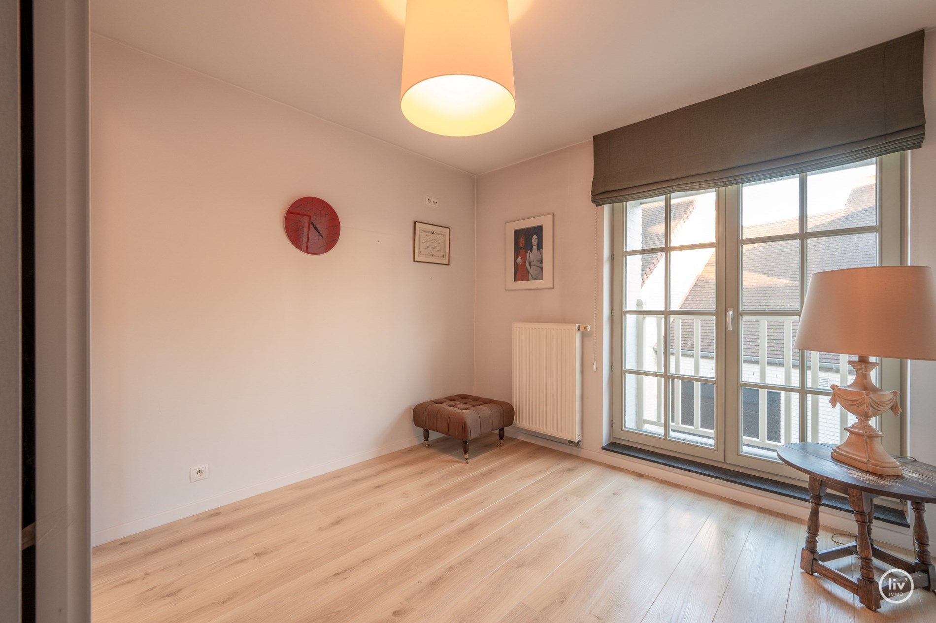 Appartement soign&#233; et contemporain avec une belle terrasse d&#39;angle orient&#233;e au sud, situ&#233; dans le vieux Knokke &#224; distance de marche du march&#233; aux l&#233;gumes de Knokke. 