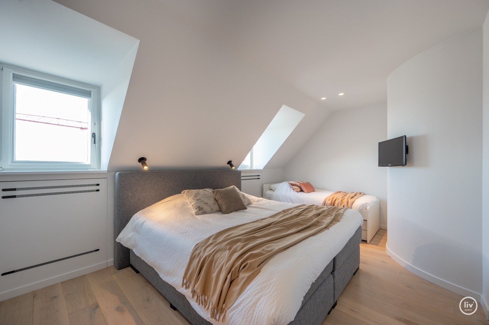 Merveilleux appartement en duplex r&#233;nov&#233;, spacieux, avec des vues panoramiques magnifiques et des terrasses &#224; proximit&#233; du Rubens. 