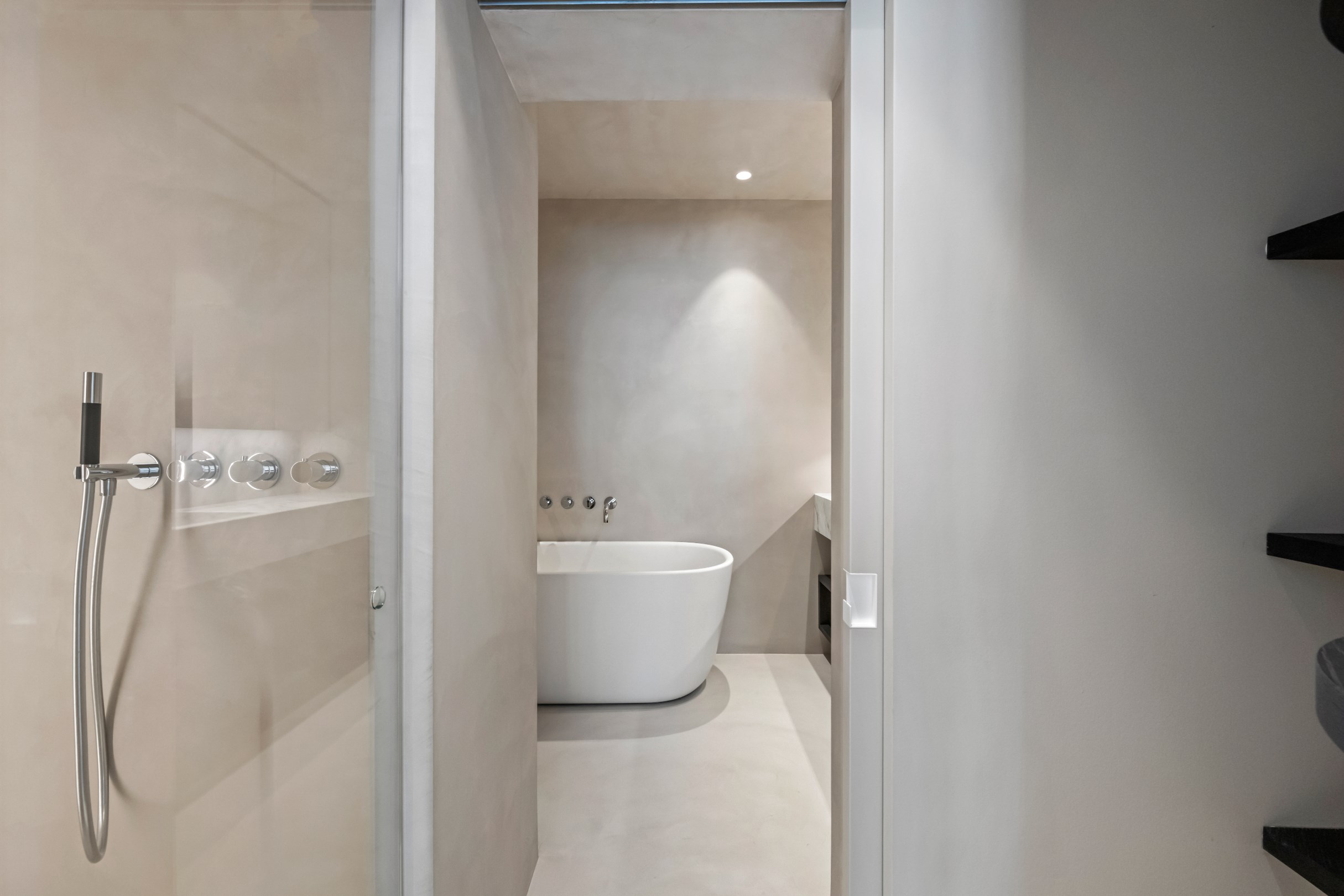 Appartement de trois chambres &#233;l&#233;gamment r&#233;nov&#233; avec vue d&#233;gag&#233;e sur la Kustlaan. 