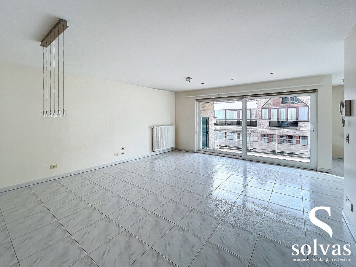 Zeer mooi appartement met ruime 2 slaapkamers en bureau te centrum Aalter 