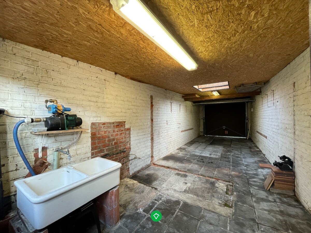 Stevige rijwoning met 3 slaapkamers met tuin en garage te Rumbeke 