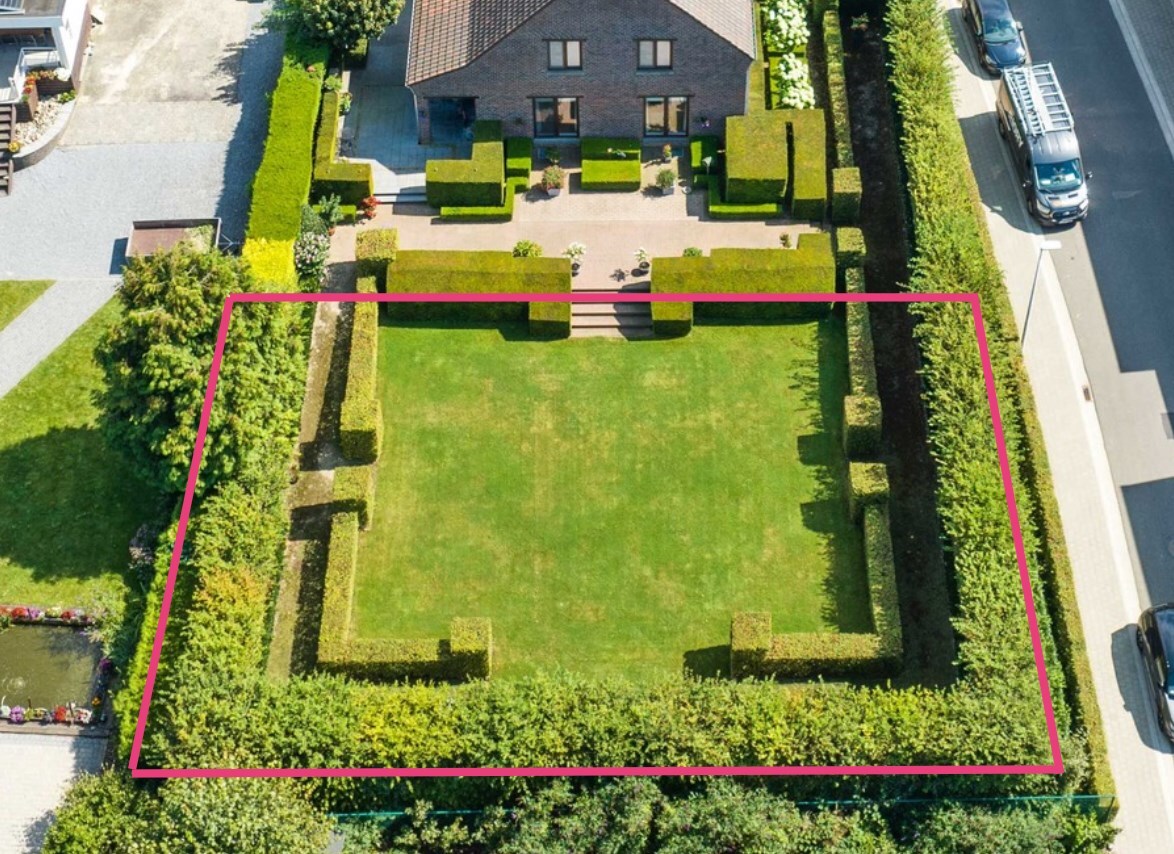 Bouwgrond van 553 m&#178; voor open bebouwing 