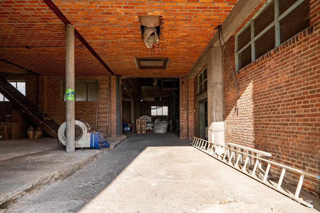 Charmant gerenoveerde woning met diverse bijgebouwen op ca. 1,9 ha te Bekkevoort. 