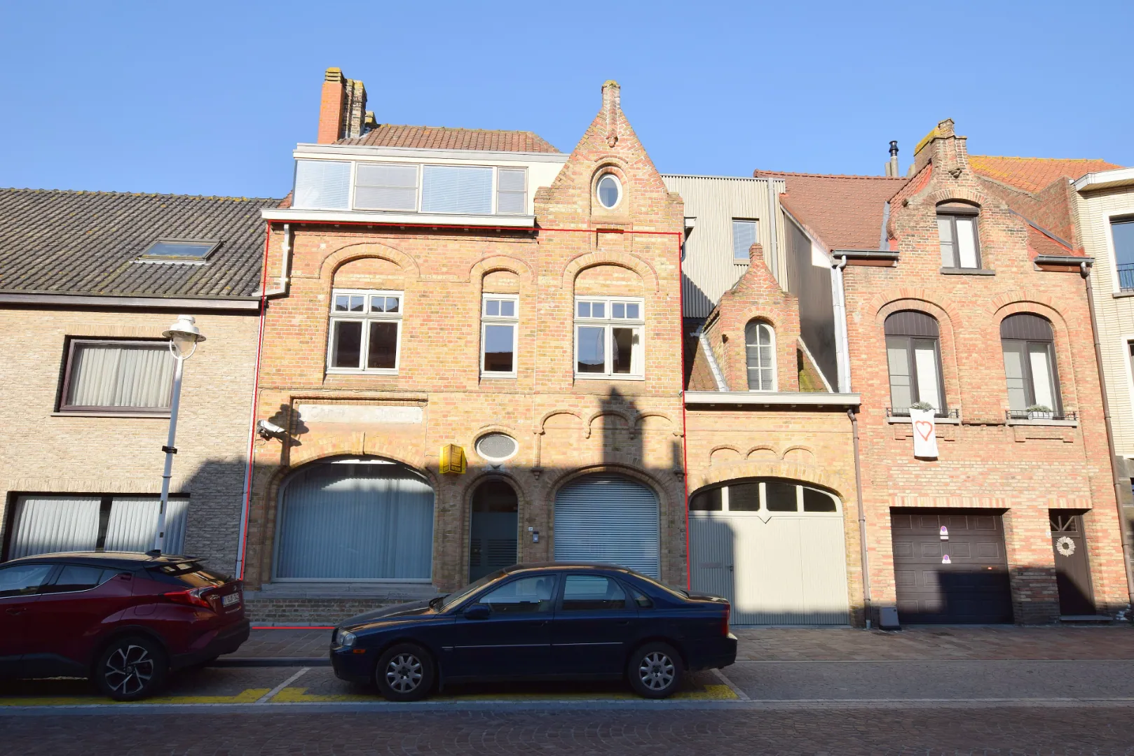Op te knappen ruim duplex appartement (172m²) in het stadscentrum van Nieuwpoort. 