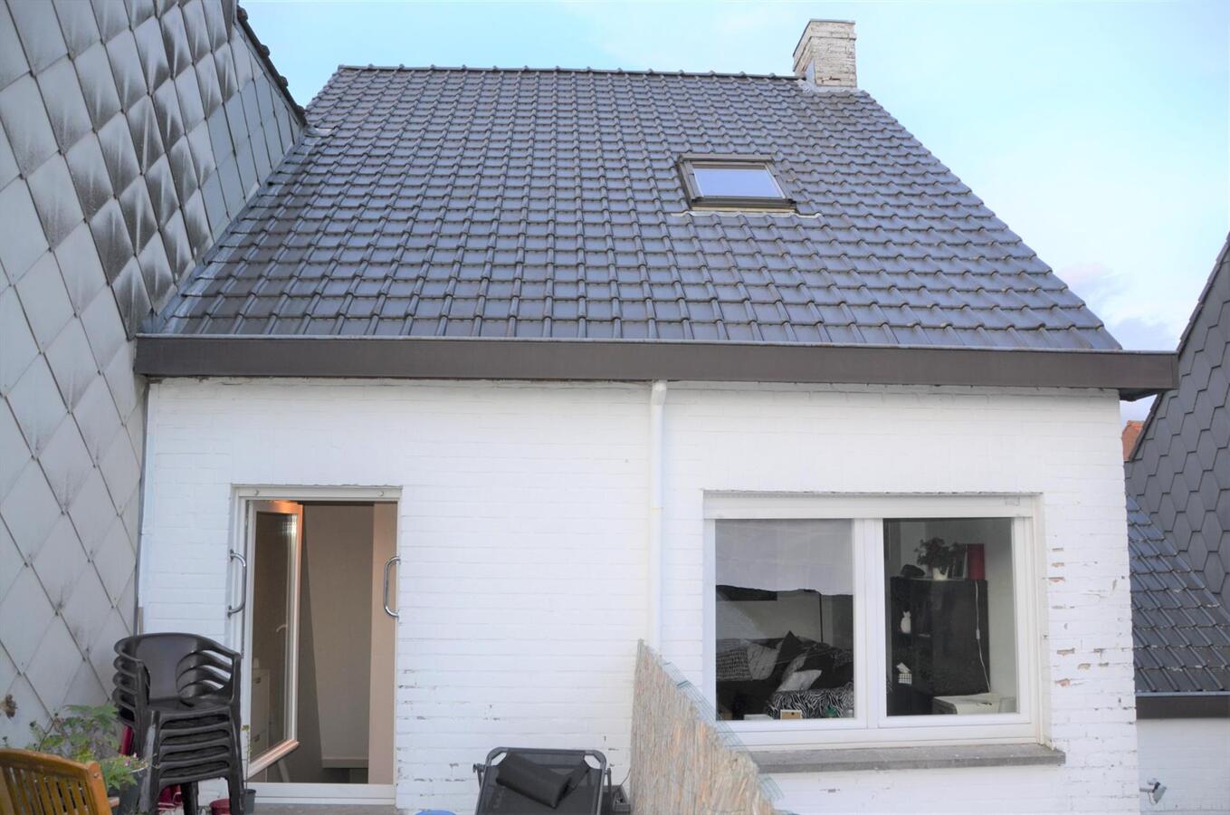 Investering met mooi rendement!! woning met 2 Appartementen te koop in Oostkamp 