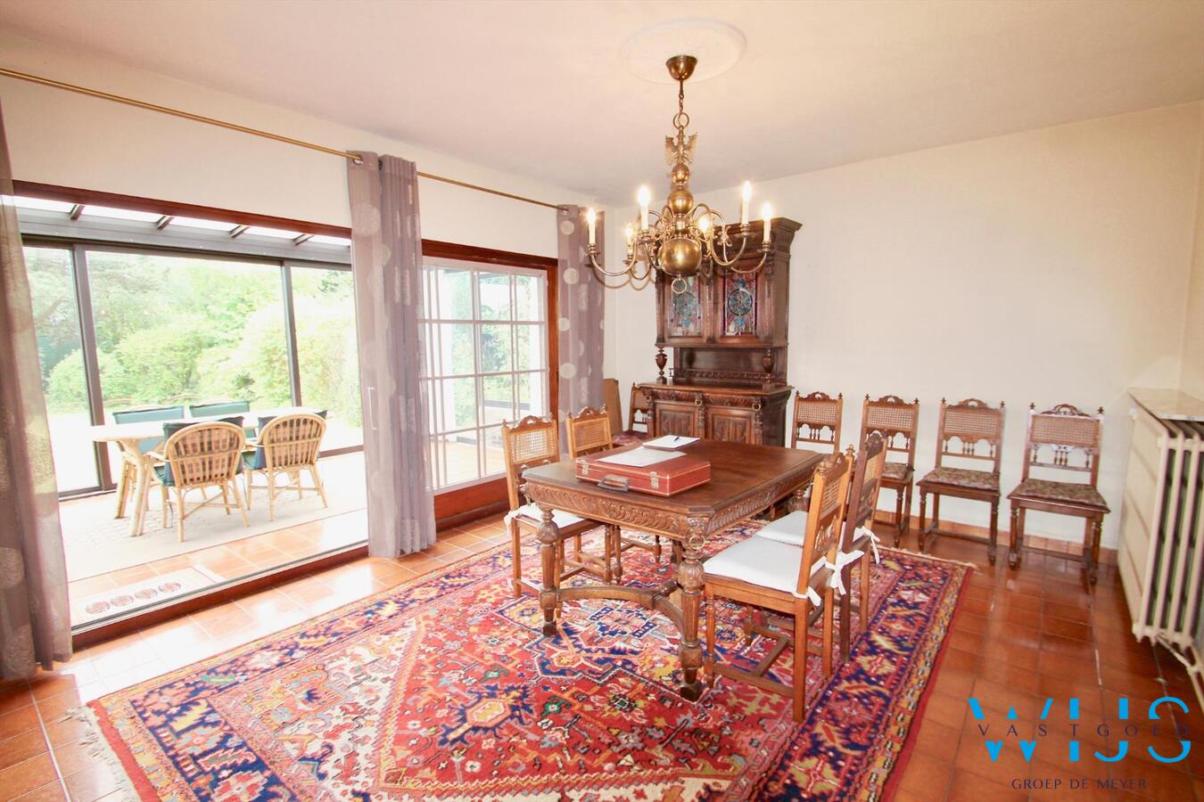 Op te frissen bungalow op een prachtig perceel van 960 vierkante meter te Oostakker ! 