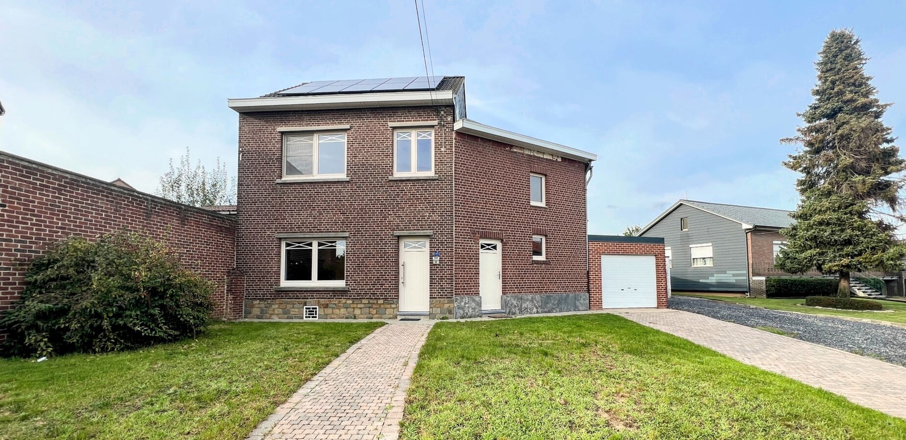 Deels gerenoveerde woning met zonnepanelen op perceel van 3168 m&#178; 