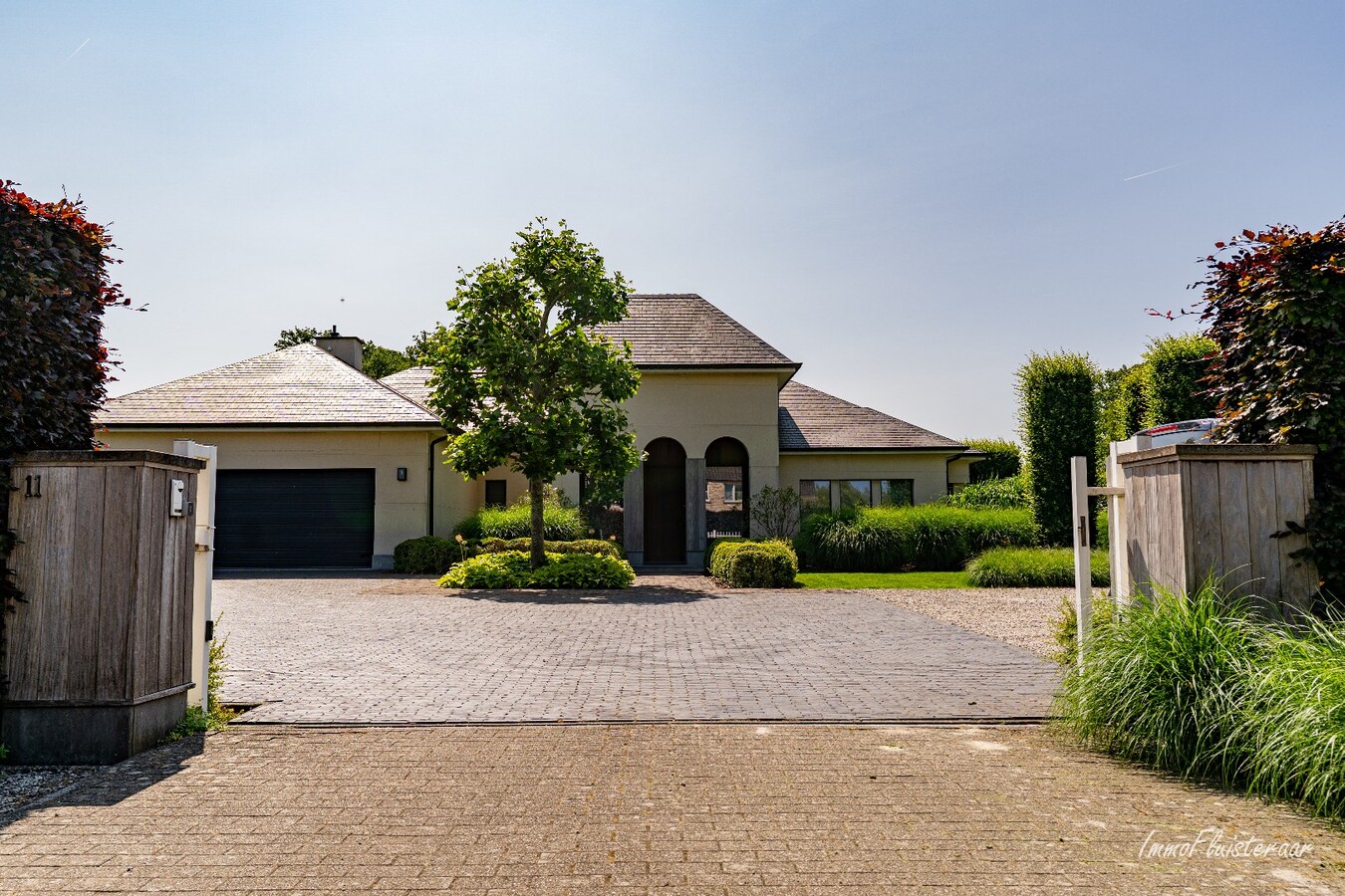 Villa met zwembad op ca. 2.155 m2 te Nijlen (Mogelijkheid tot aankoop aanpalende weide van ca. 5.251 m2, ideaal voor het houden van dieren) 