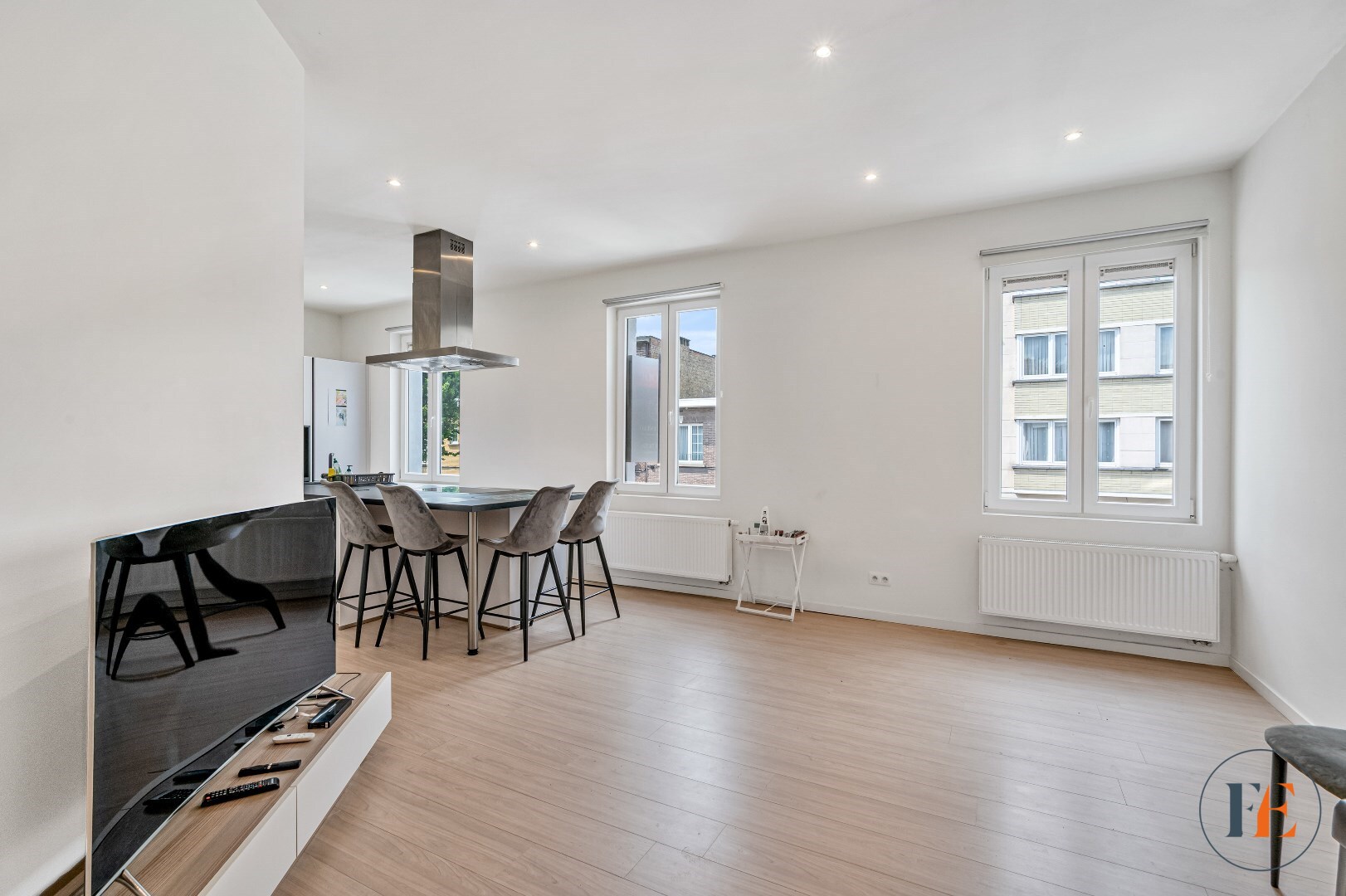 Volledig gerenoveerd appartement. 