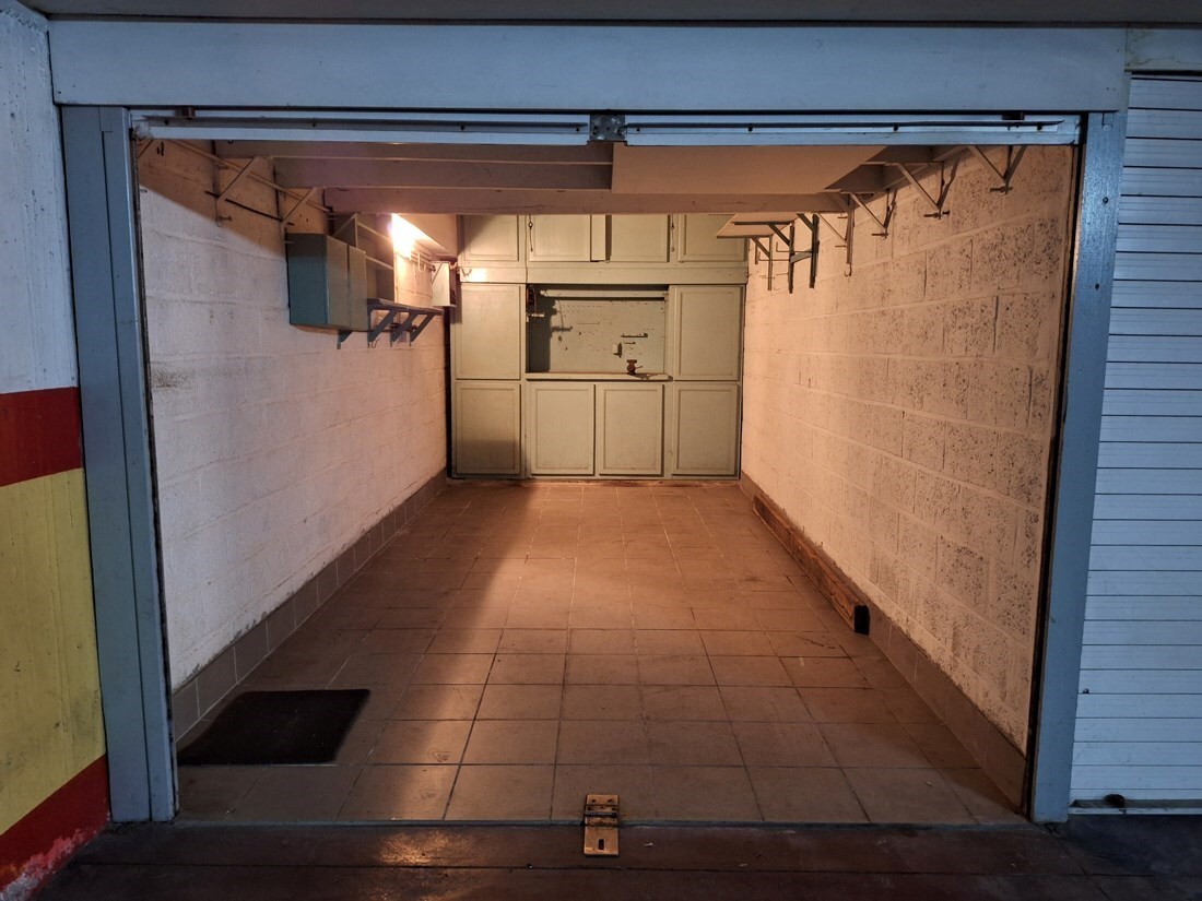 Perfect gelegen ondergrondse garagebox 