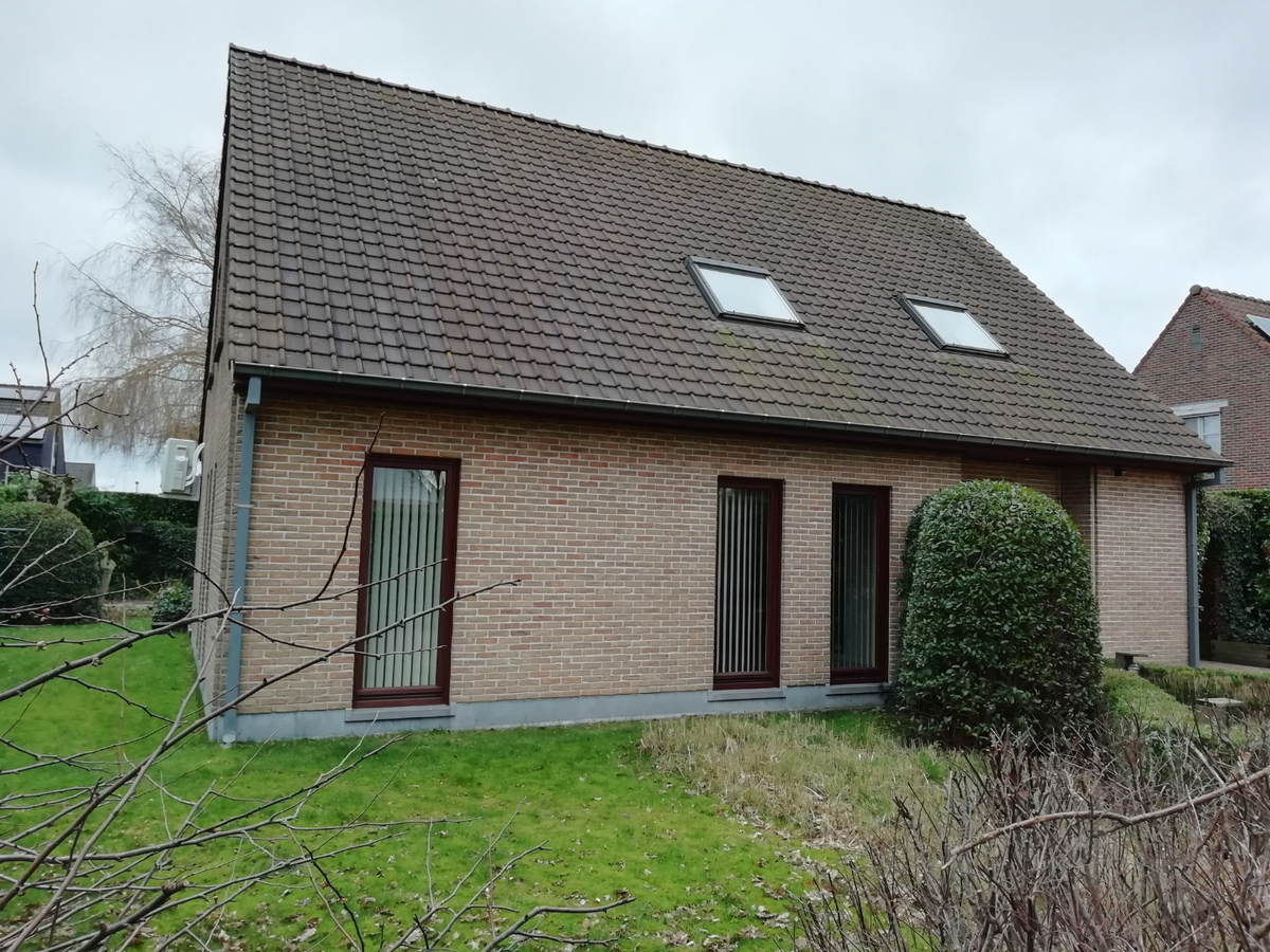 Prachtige, instapklare woning met tuin in centrum Aalter. 