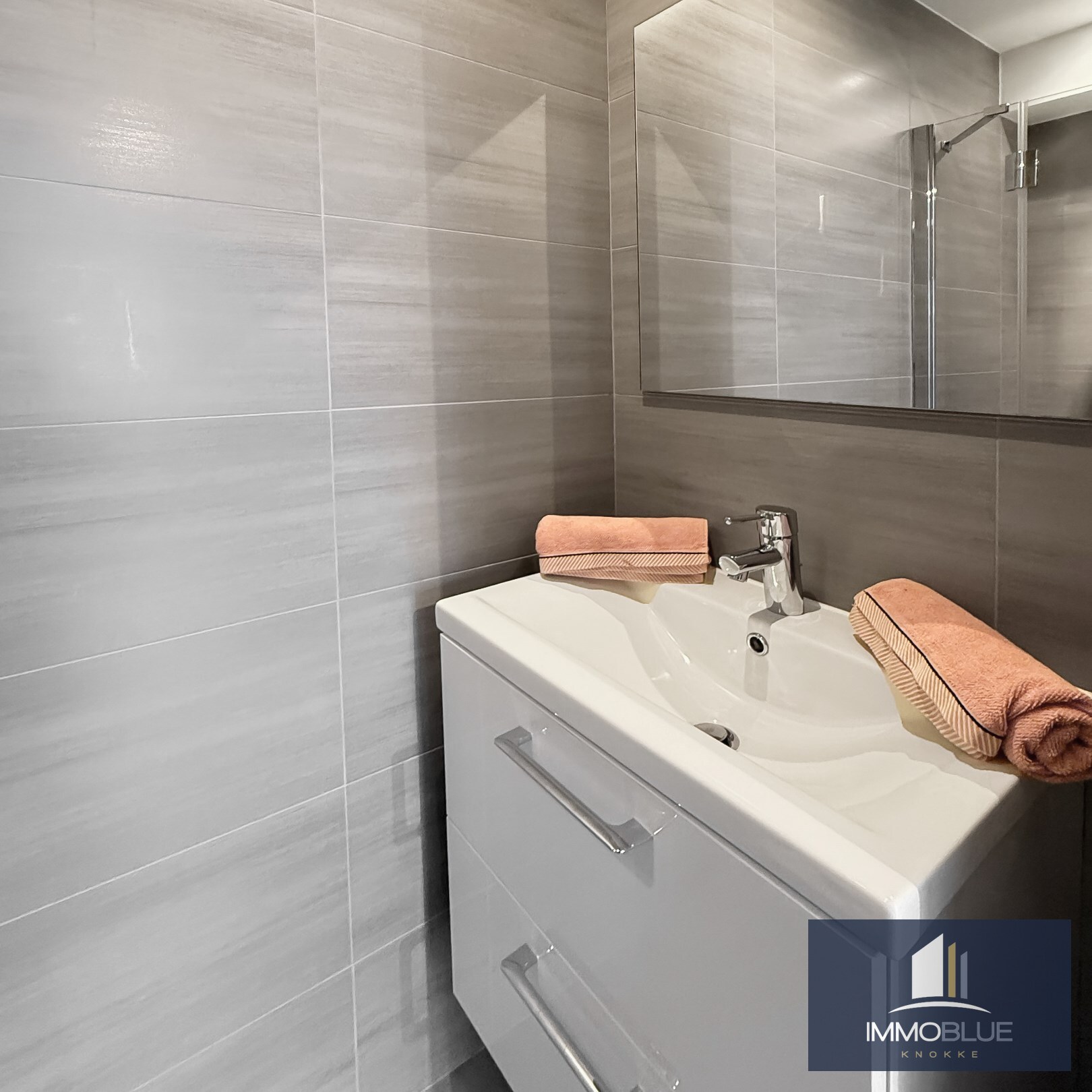 Appartement lumineux pr&#234;t &#224; emm&#233;nager avec une fa&#231;ade d’environ cinq m&#232;tres de large. 
