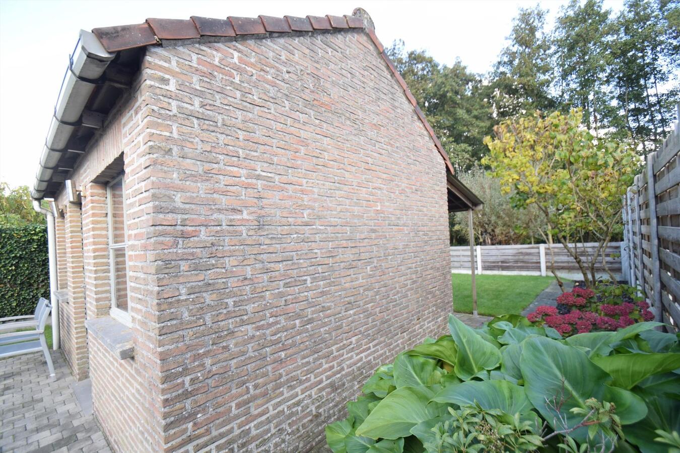 Ruime verzorgde woning met garage en  aangename grote  tuin met veel privacy 