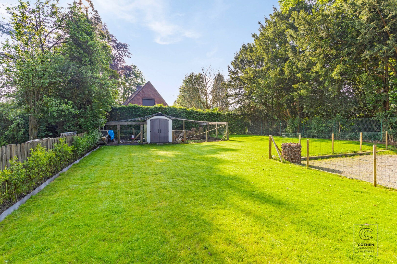 Prachtig gerenoveerd handelspand met bovenliggende woonst op een schitterende locatie te &#39;s Gravenwezel 