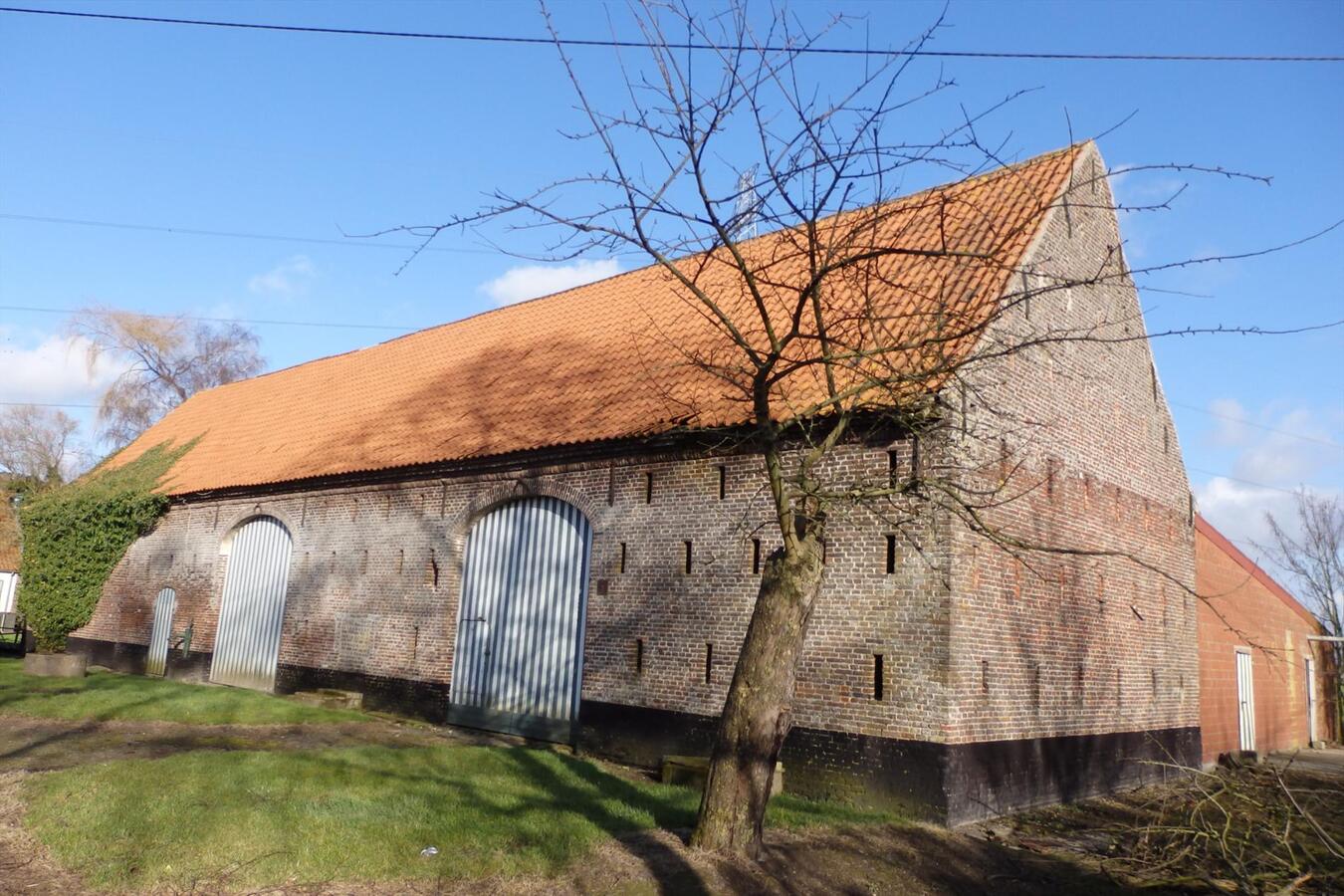 Te renoveren hoeve met veel potentieel 