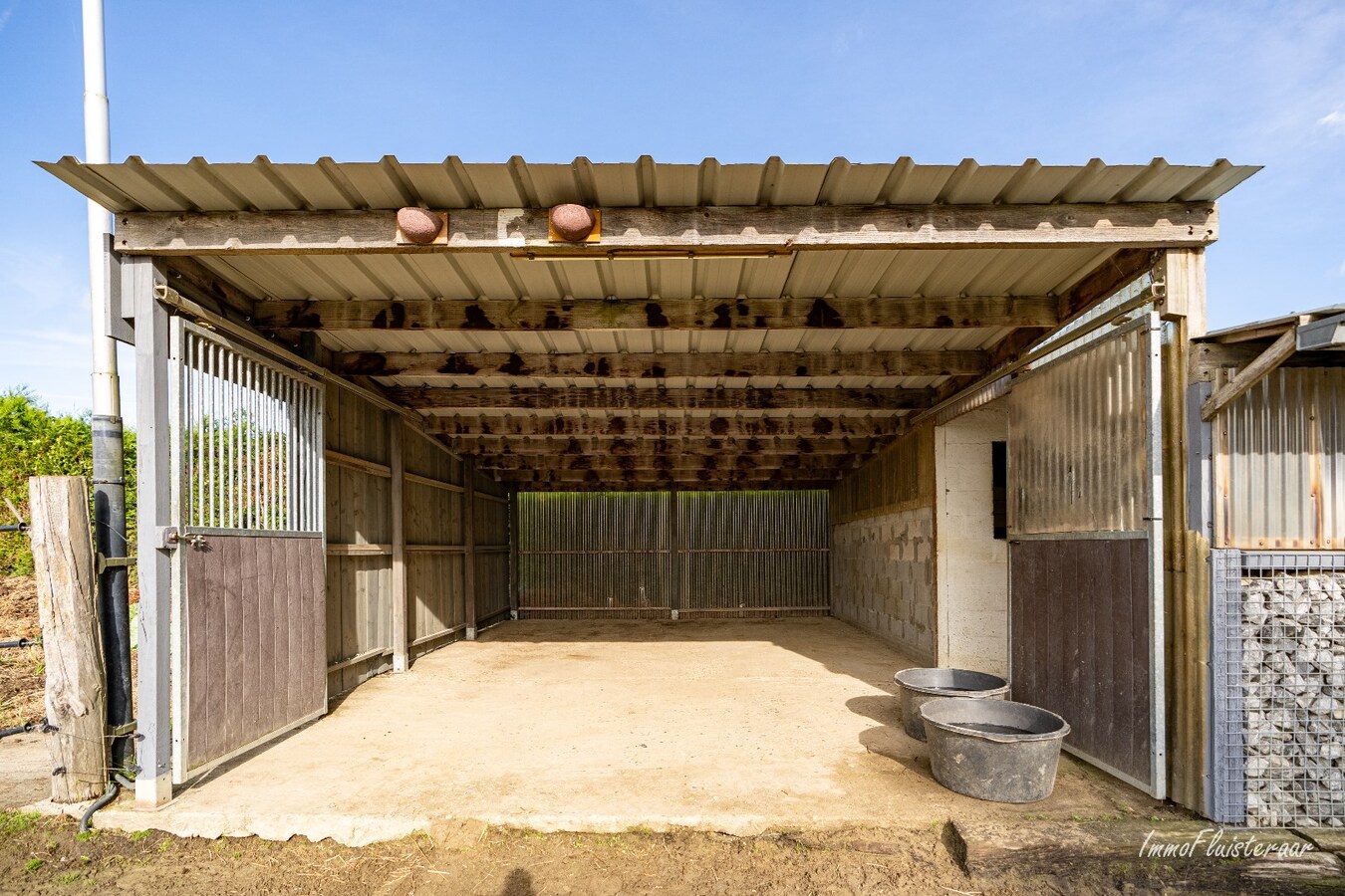 Charmante maison pr&#234;te &#224; emm&#233;nager avec des installations pour chevaux sur environ 75a &#224; Waanrode. 