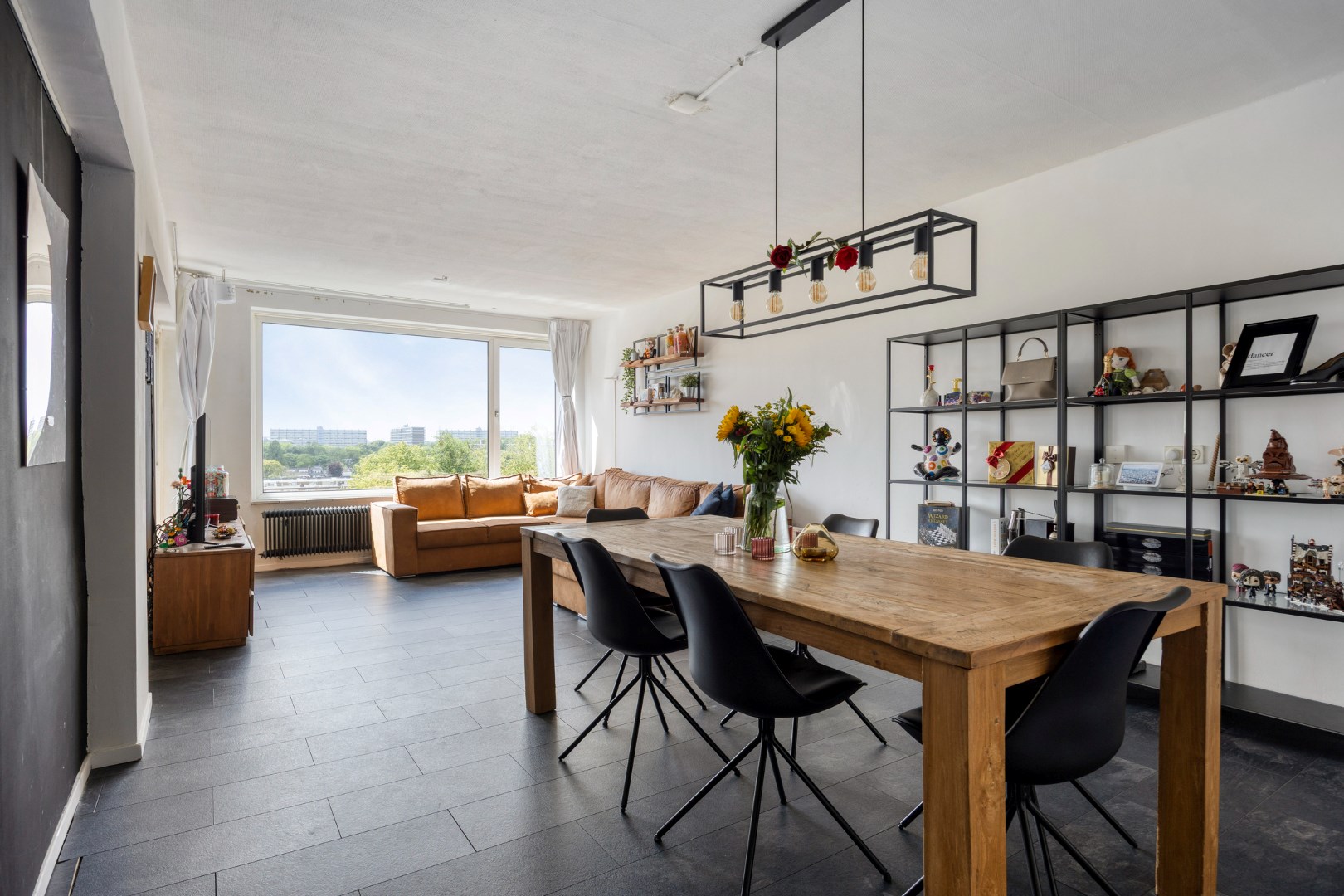 Leuk 3-kamer appartement op de bovenste verdieping, met prachtig uitzicht vanaf maar liefst 2 balkons! 