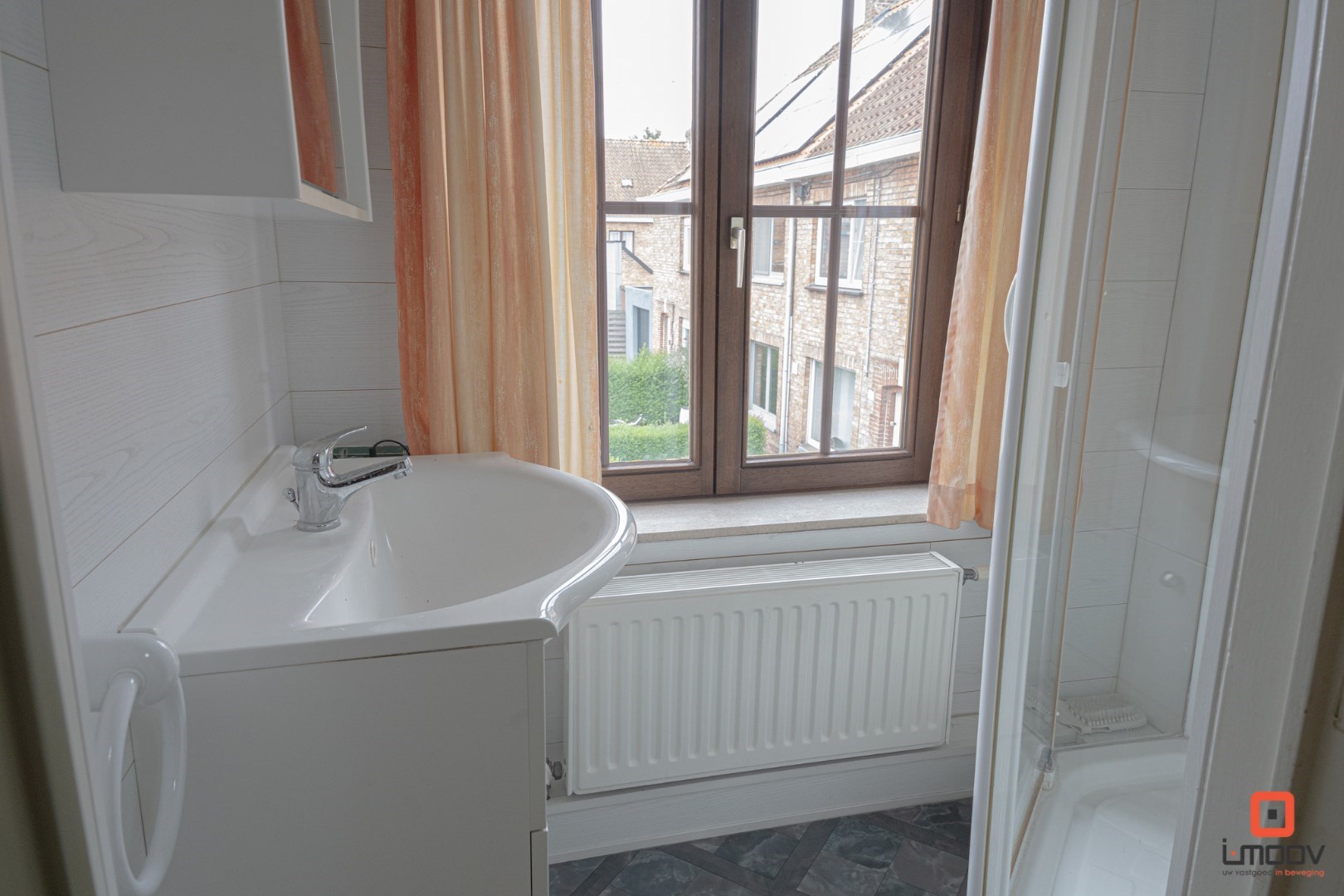 Te renoveren woning met grote tuin nabij Brugge 