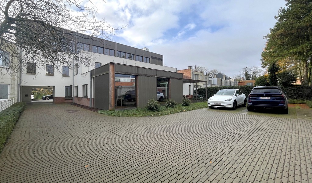 Volledig ingericht nieuwbouw kantoor te huur in Wilrijk