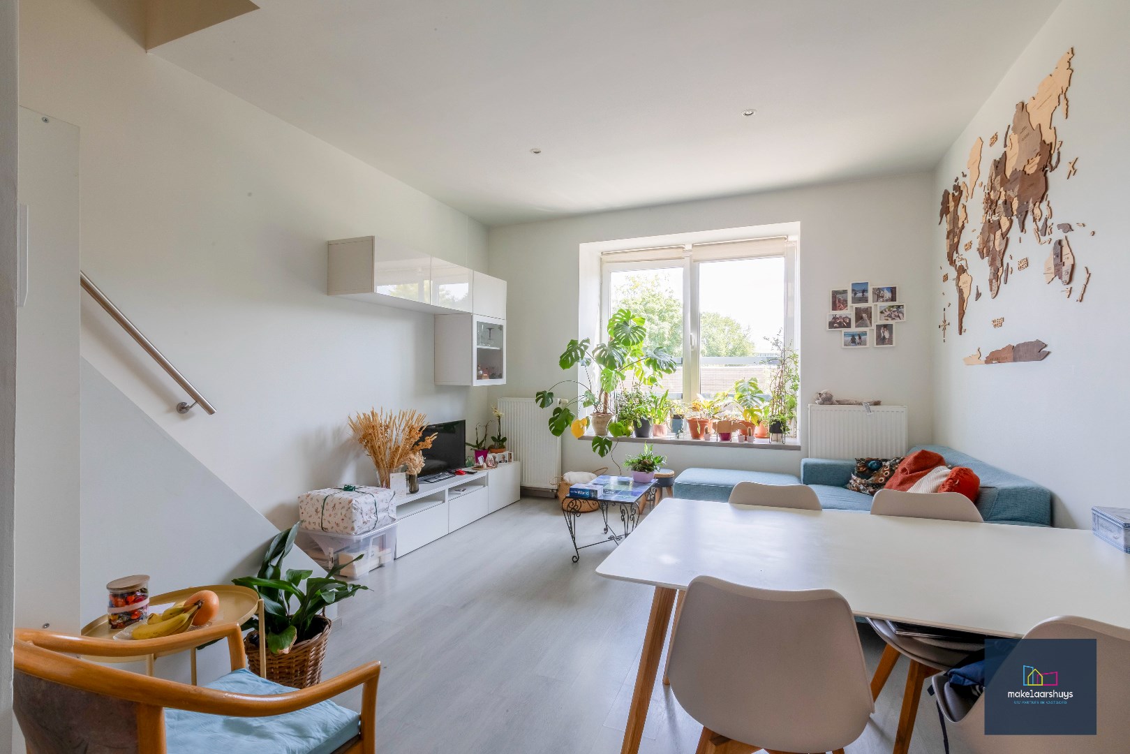 Eigendom met handelsgelijkvloers en duplexappartement 