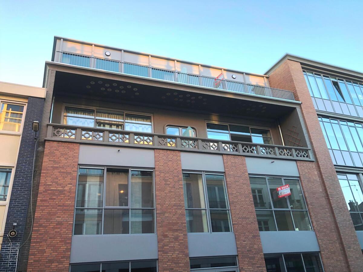 Loftappartement met balkon in het centrum van Weert nabij NS station. 
