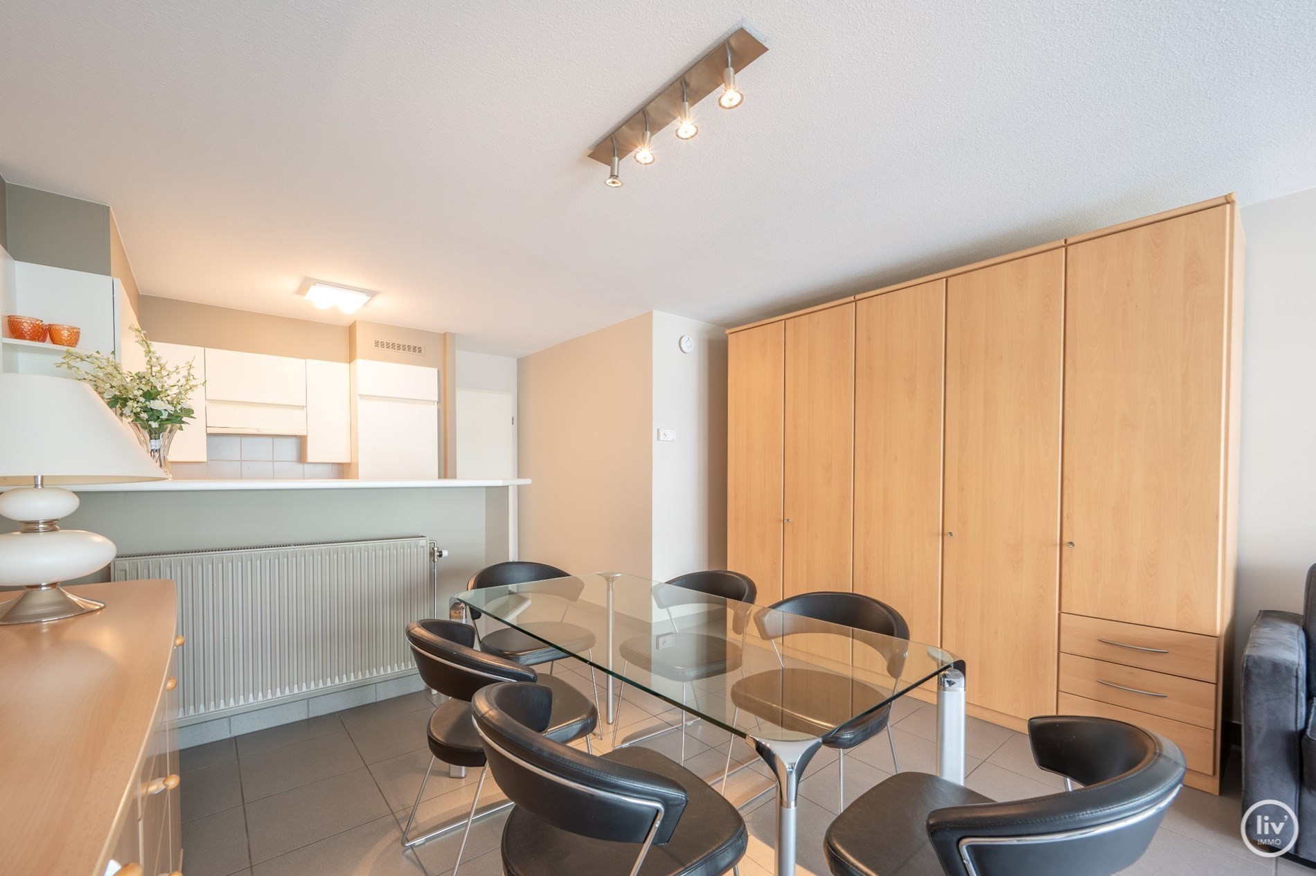 Ruim 1 slaapkamer-appartement op een topligging op de Bayauxlaan te Knokke. 