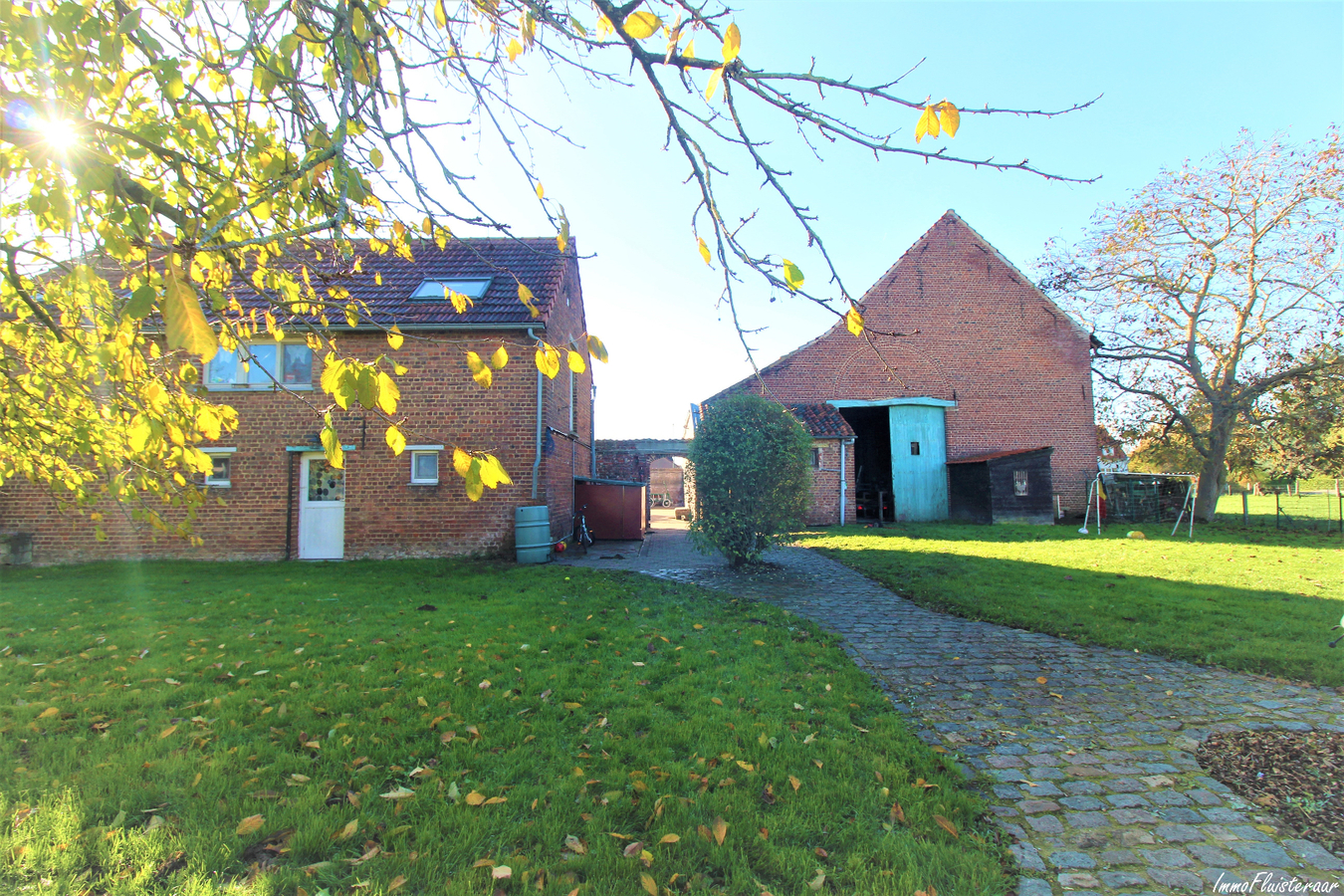 IN OPTIE - Hoevewoning met bijgebouwen en weiland op ca. 1ha te Tollembeek/Galmaarden (Vlaams-Brabant) 