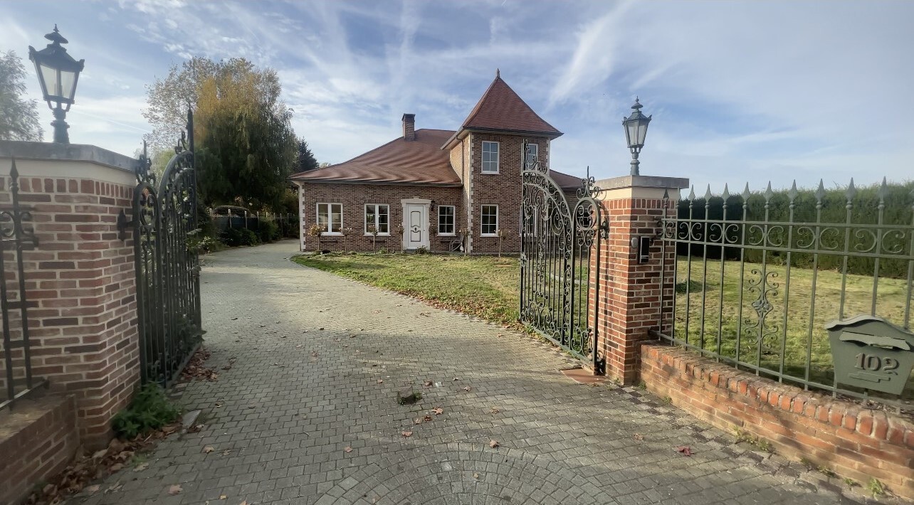 Royale villa met zwembad en extra woonruimte op 3070 m&#178; 