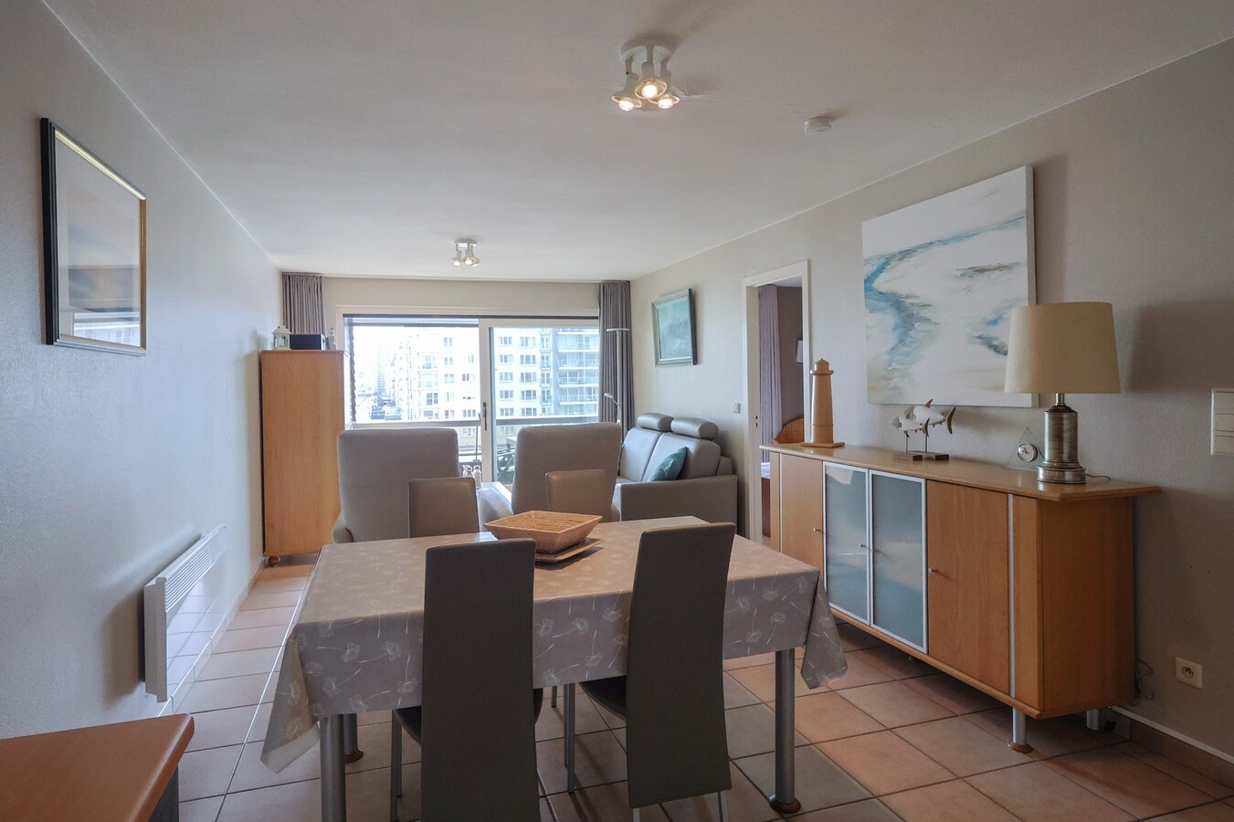 Appartement modern avec vue laterale sur mer 