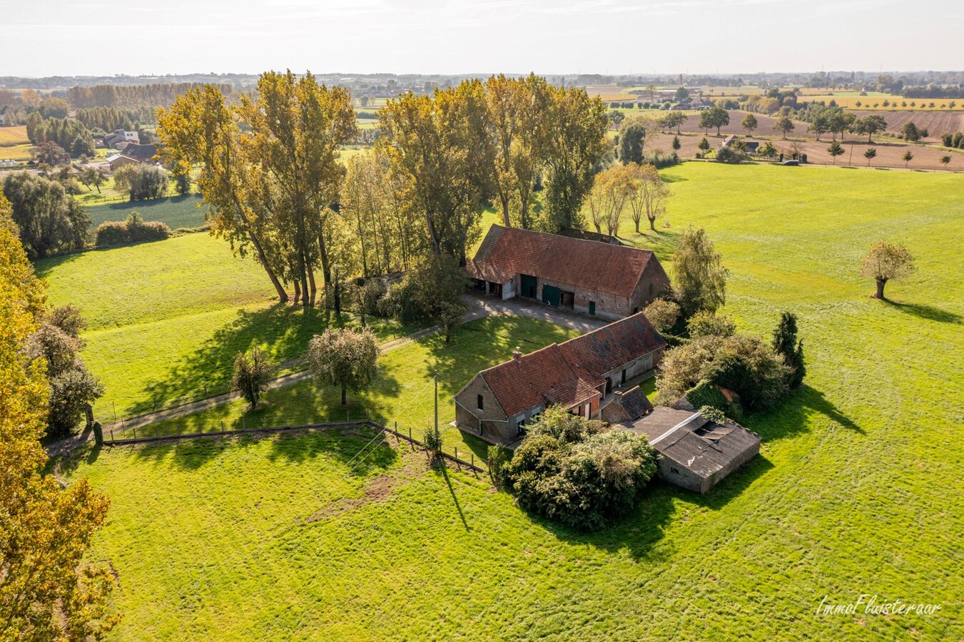 Idyllisch gelegen te renoveren hoeve te Deinze op ca. 6 ha 