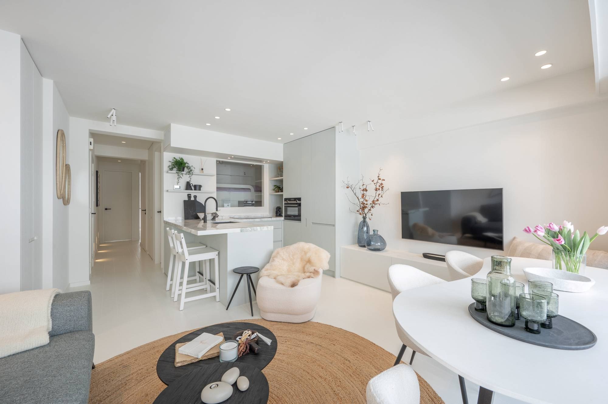 Tr&#232;s bel appartement r&#233;nov&#233; avec 3 chambres &#224; Knokke-Zoute avec vue partielle sur la mer. 