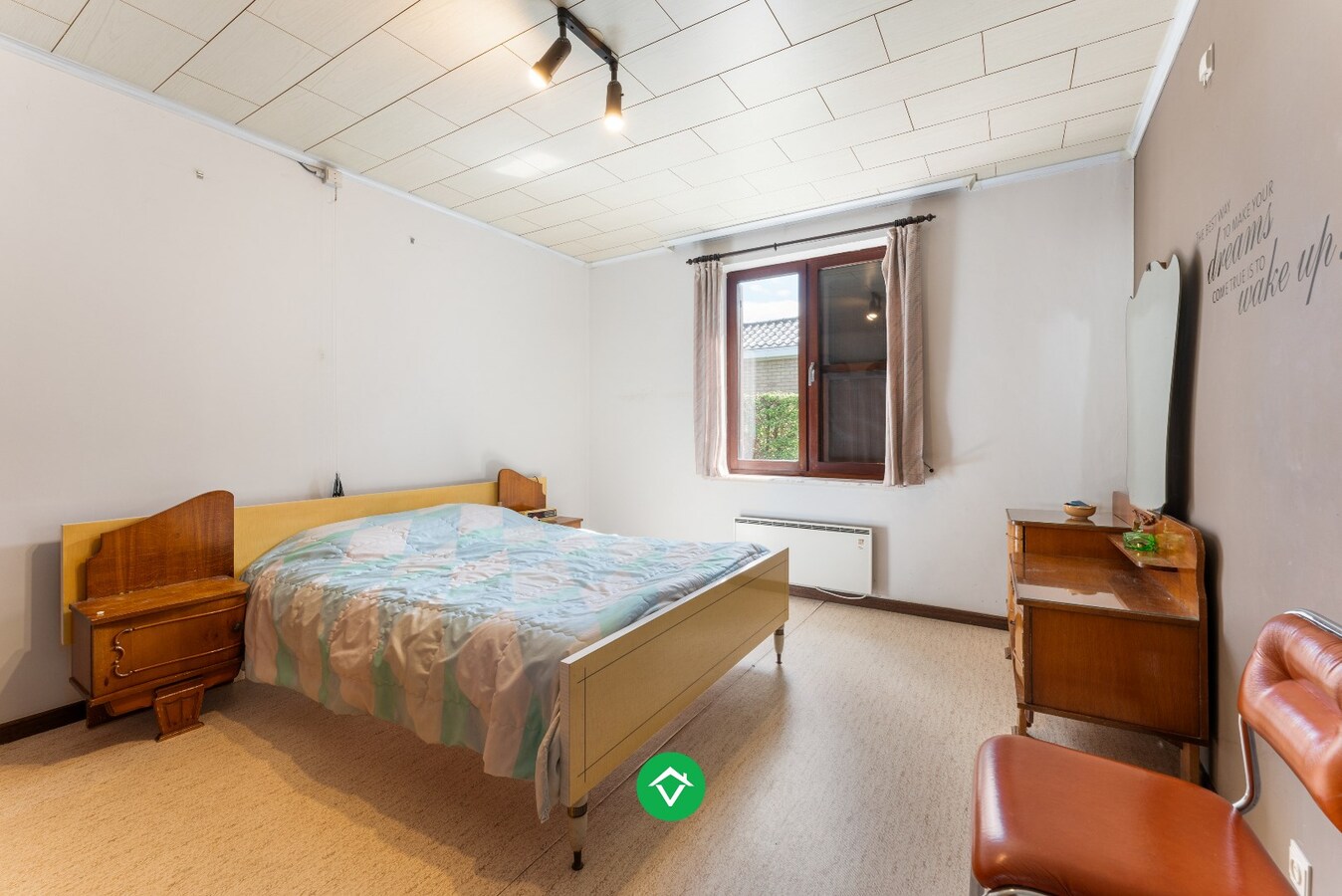 Alleenstaande woning met drie slaapkamers en dubbele inpandige garage te huur 