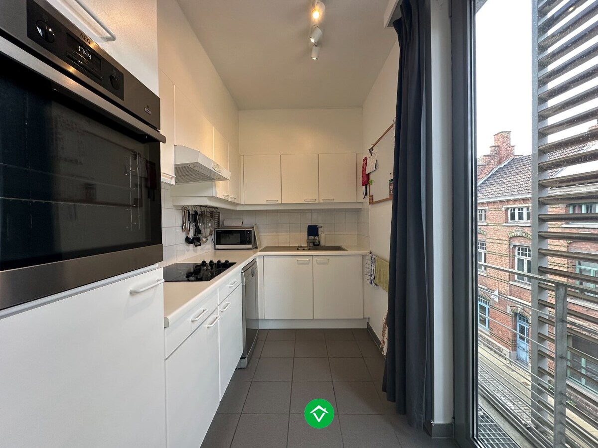 Appartement met 2 slaapkamers, 2 zonneterrassen en een autostandplaats in centrum Gent 