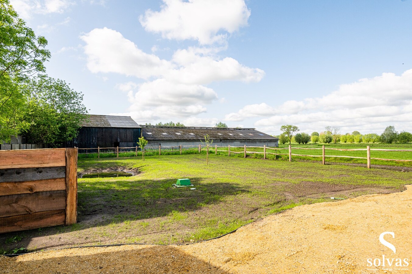 Met stijl gerenoveerde hoeve op landelijke locatie 