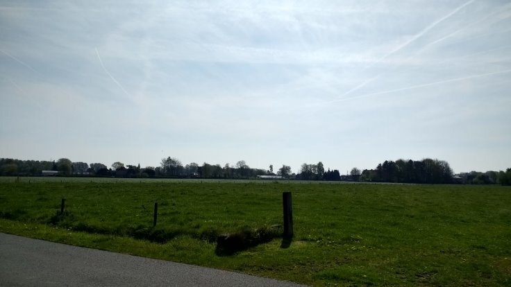 TE KOOP: SUBLIEM GELEGEN HOEVE OP EEN BUITENGEWONE OPPERVLAKTE. 