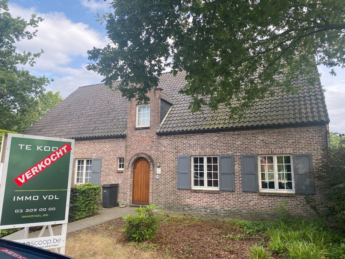 Villa met 3 slaapkamers op een mooi perceel van 1.606 m&#178;  te Zoersel 