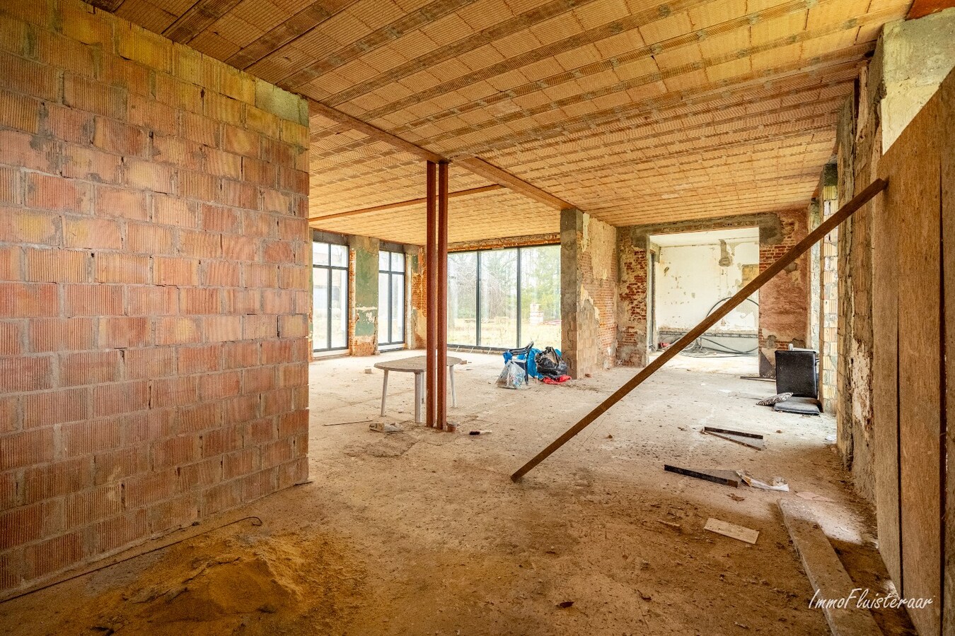 Uniek casco landhuis op een idyllische  locatie op ca. 8,26 ha te Diest 