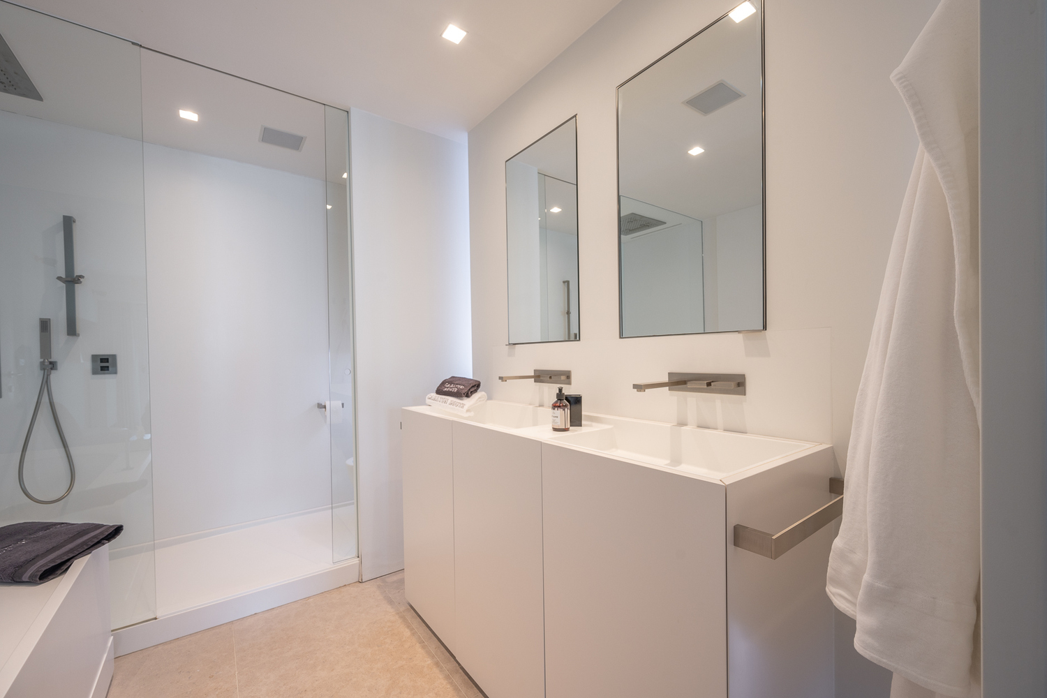 Appartement (largeur de fa&#231;ade de 8,6 m !) avec 3 chambres sur l&#39;exclusive Place Albert &#224; Knokke-Zoute. 