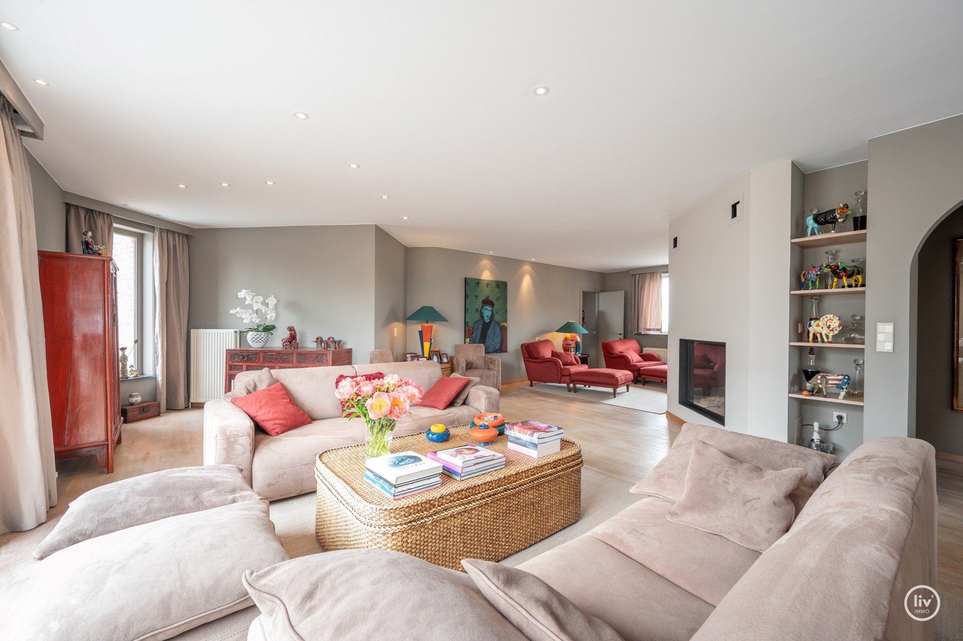 “Unieke Penthouse (1992) te koop op een toplocatie in Knokke –3 -kamerappartement met uitzonderlijke zonneterrassen van meer dan +/- 200m2 . 