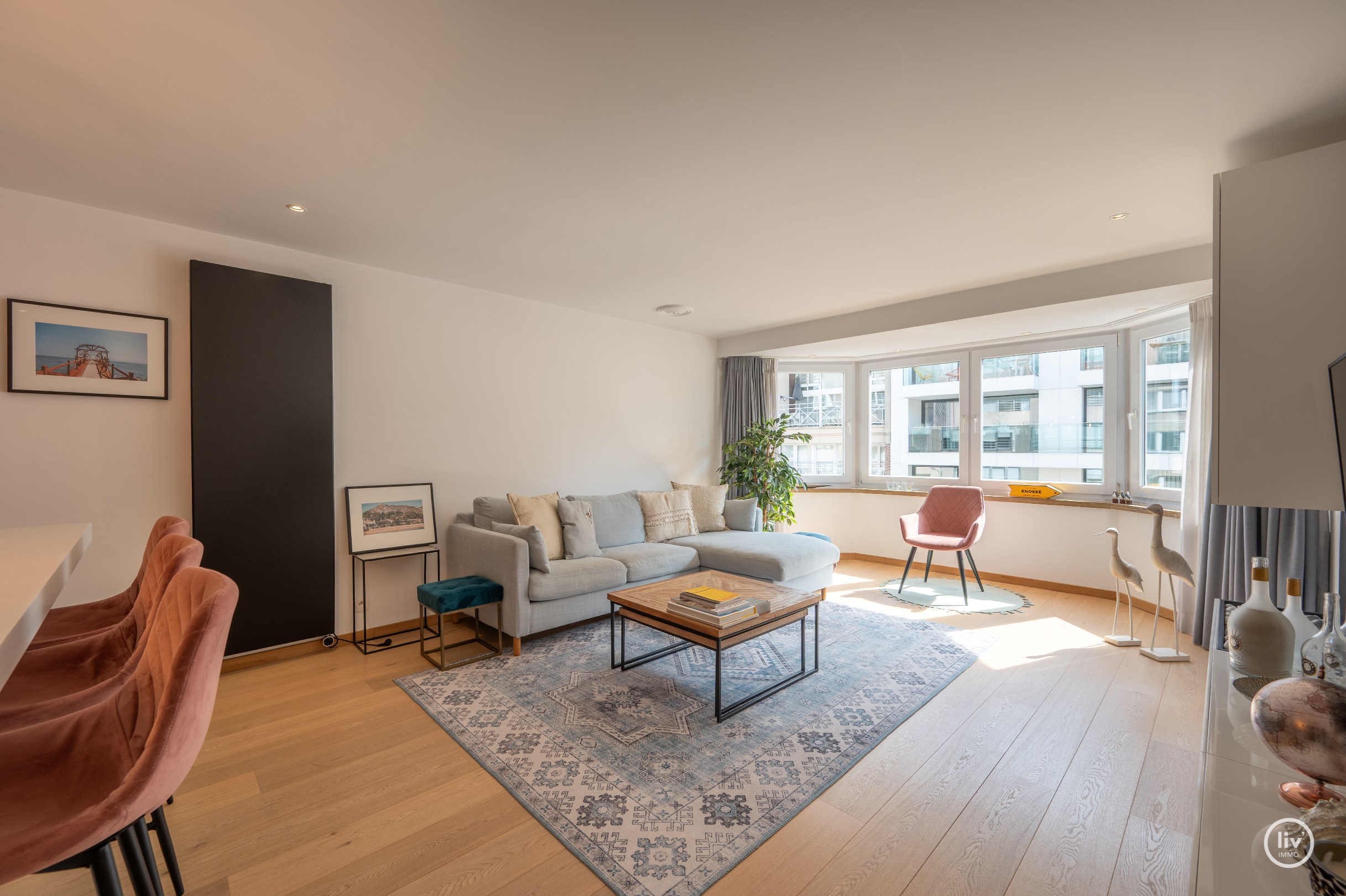 Mooi gerenoveerd appartement in de Paul Parmentierlaan te Knokke. 