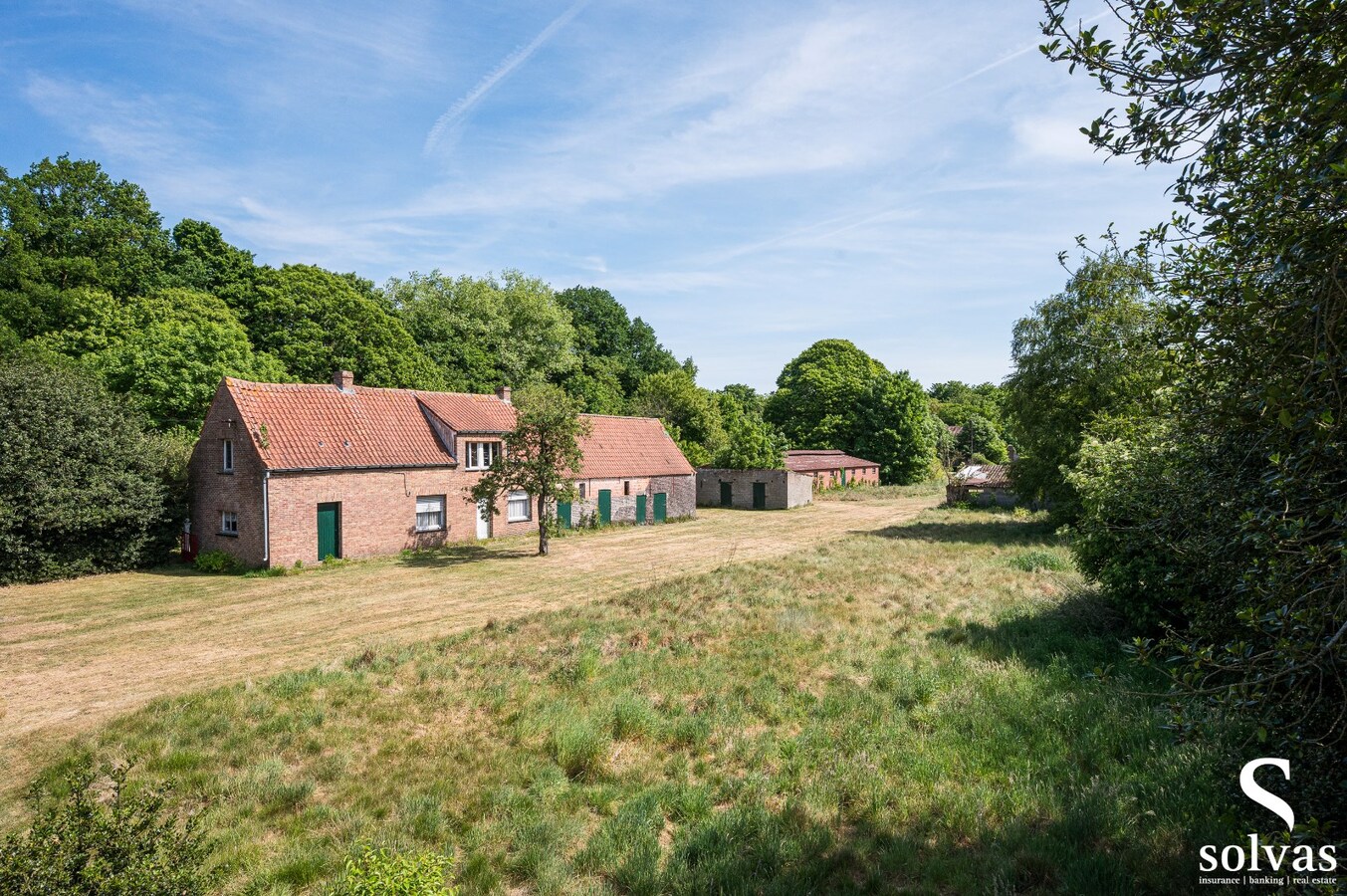 Hoeve en bijgebouwen op een riant perceel van maar liefst 9000 m&#178; 