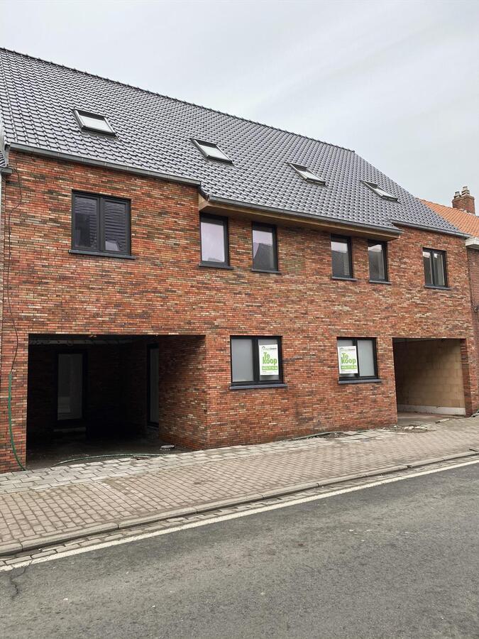 Nieuwbouwwoning met 4 slaapkamers en carport te Ichtegem 