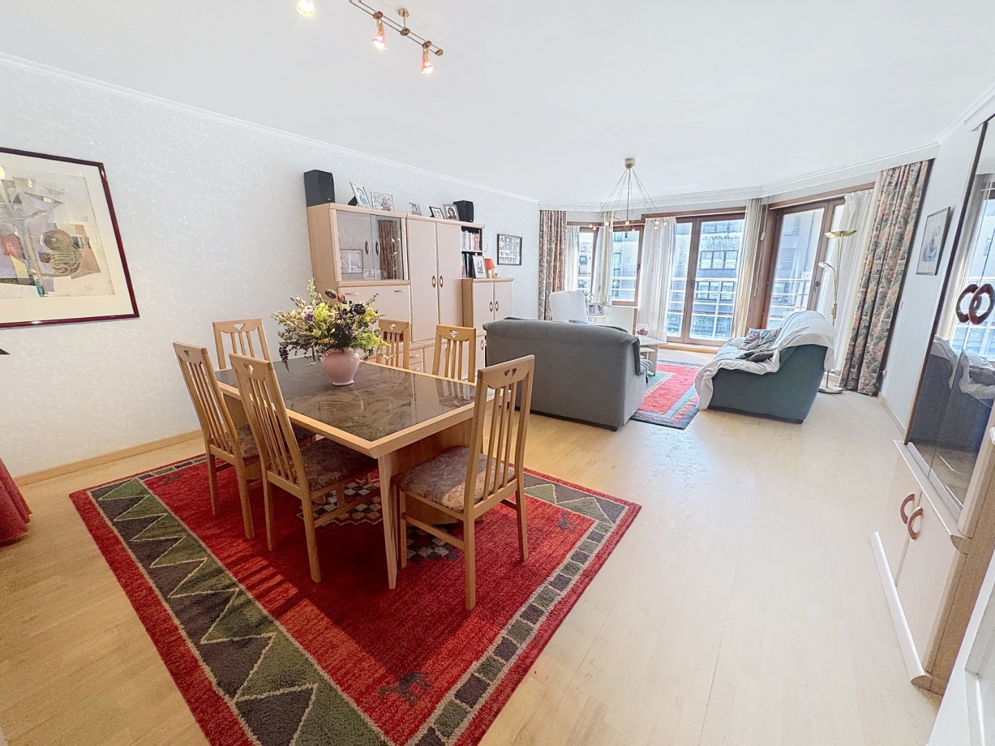 Ruim appartement gelegen aan de achterzijde van de Zeedijk 