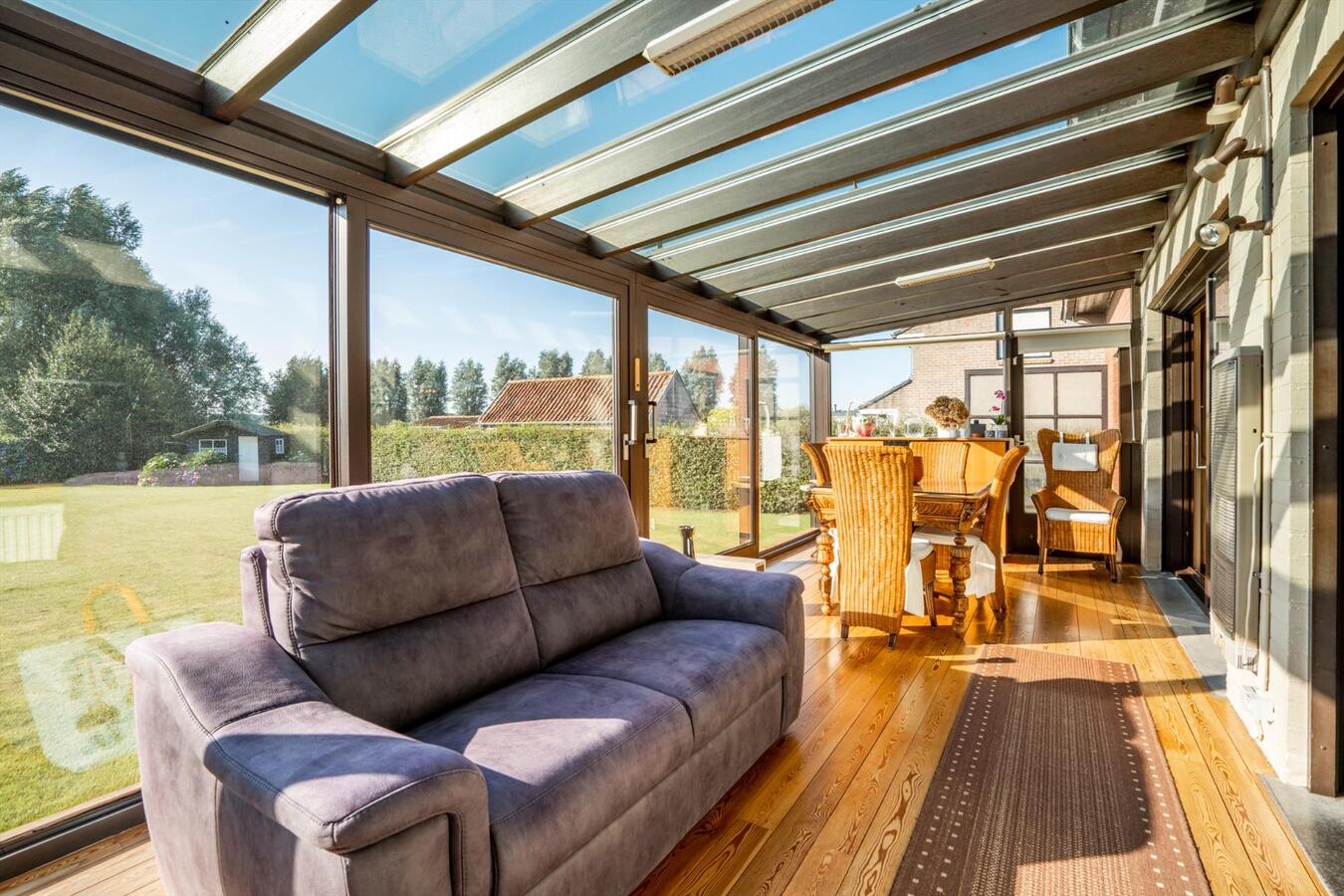 Grote woning met 6 slaapkamers en atelier op 2645 m&#178; te Koekelare 