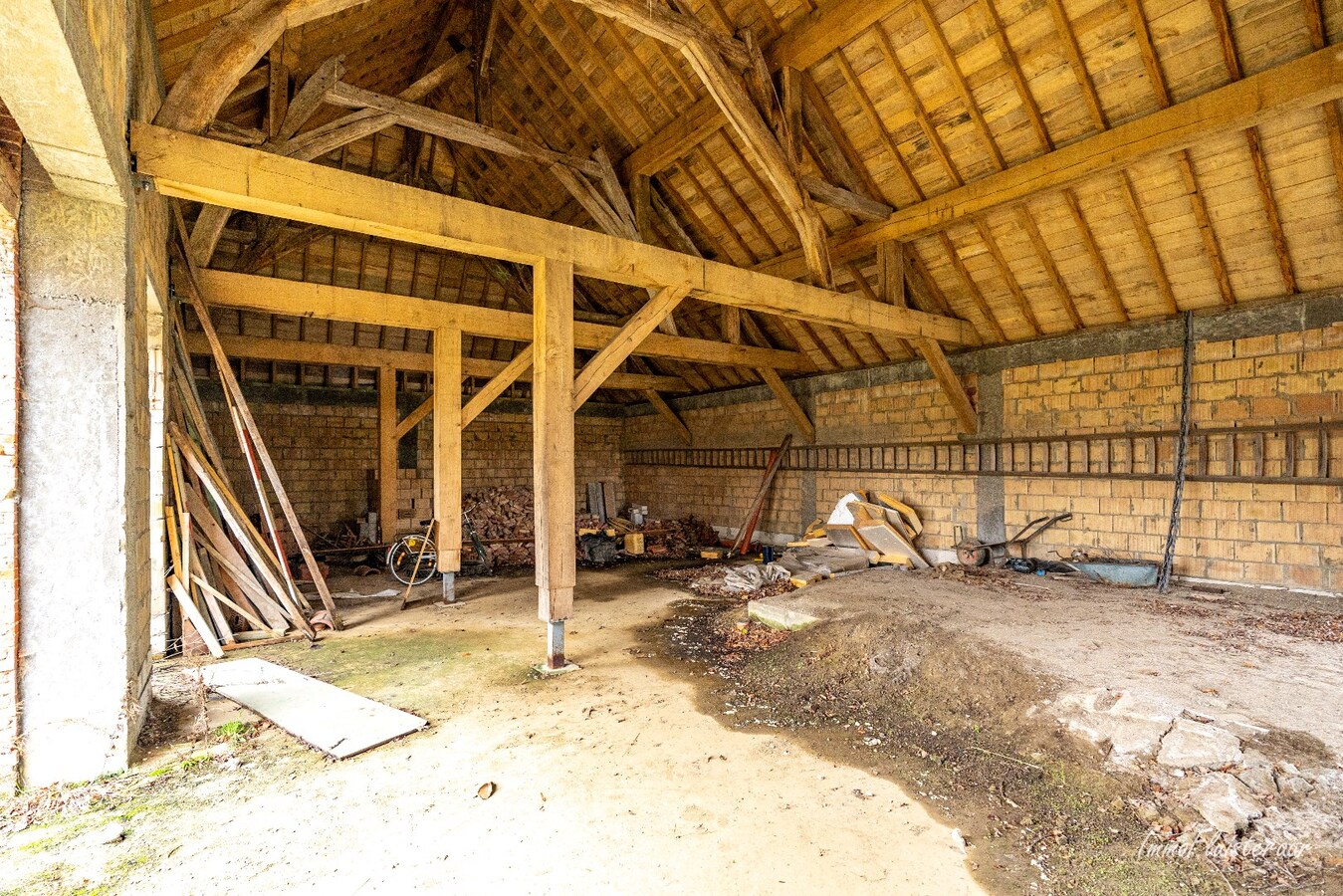 Uniek casco landhuis op een idyllische  locatie op ca. 8,26 ha te Diest 