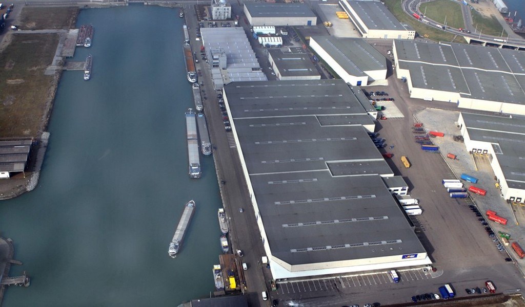 Magazijnen te huur aan Straatsburgdok in haven Antwerpen