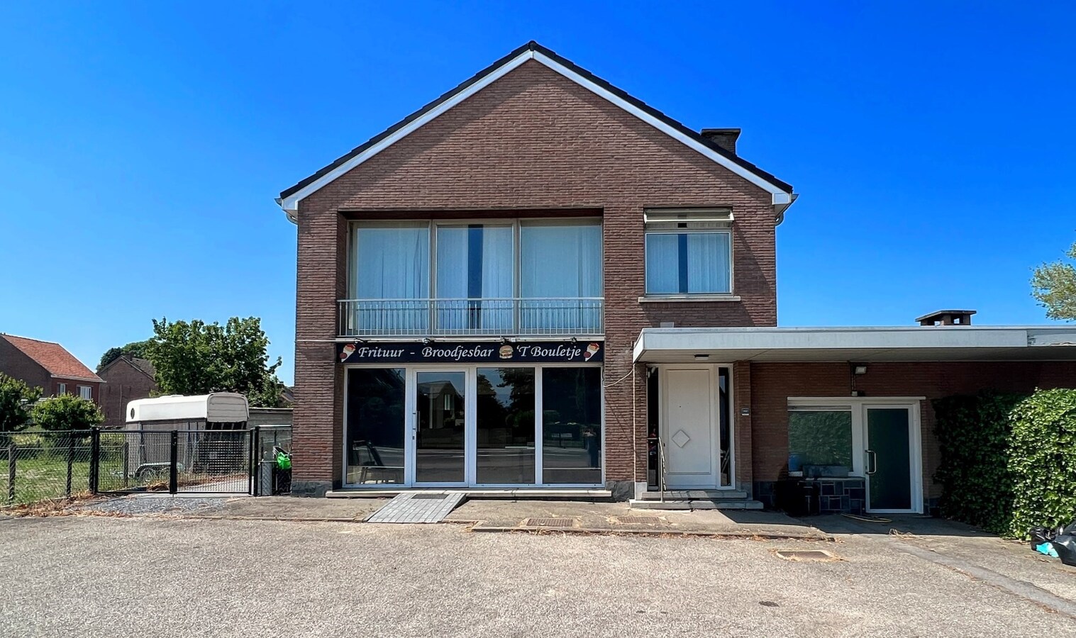 Handelspand met appartement op commerci&#235;le toplocatie 