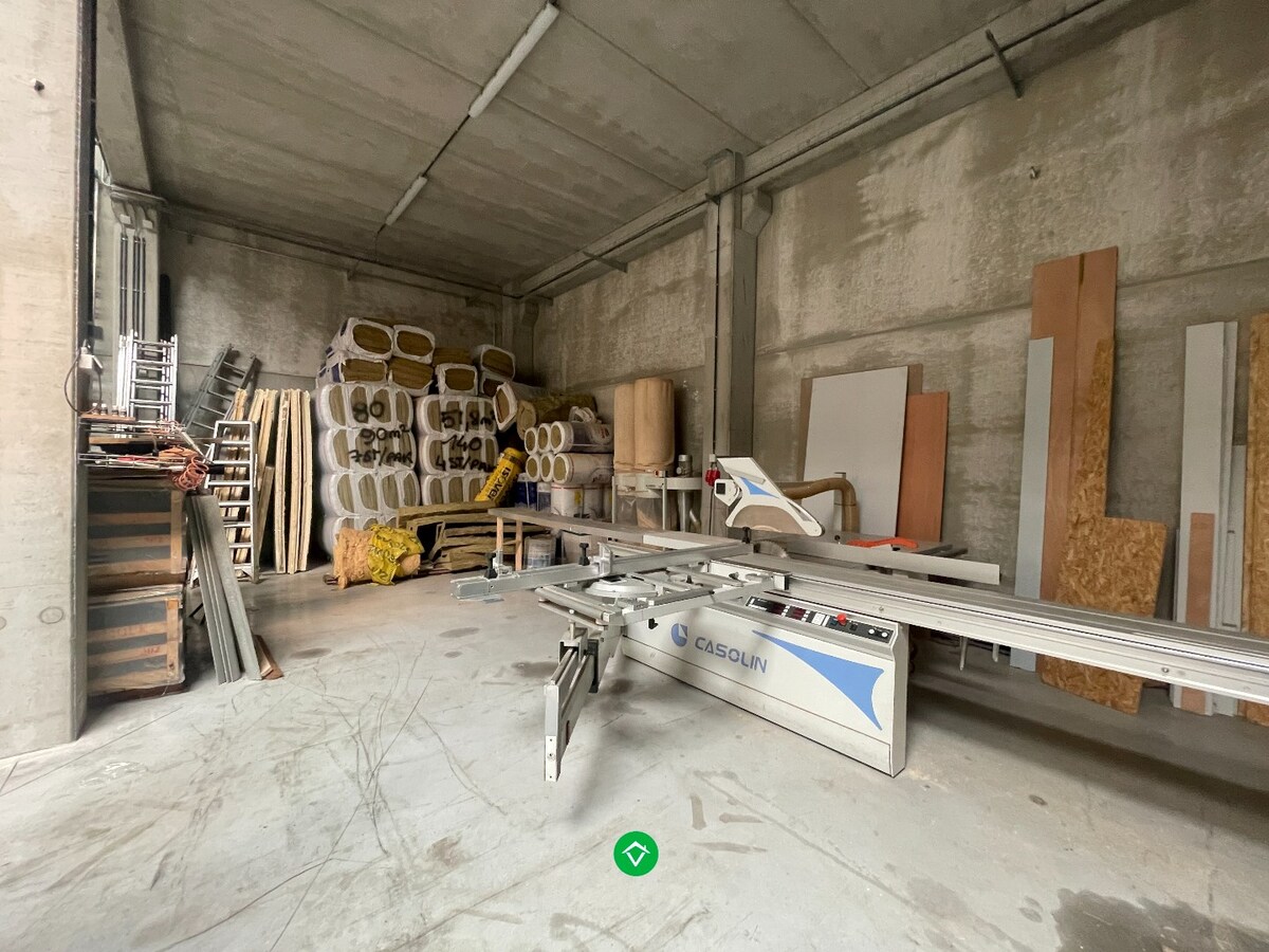 Loods/opslagplaats van 250 m&#178; te Moorslede 