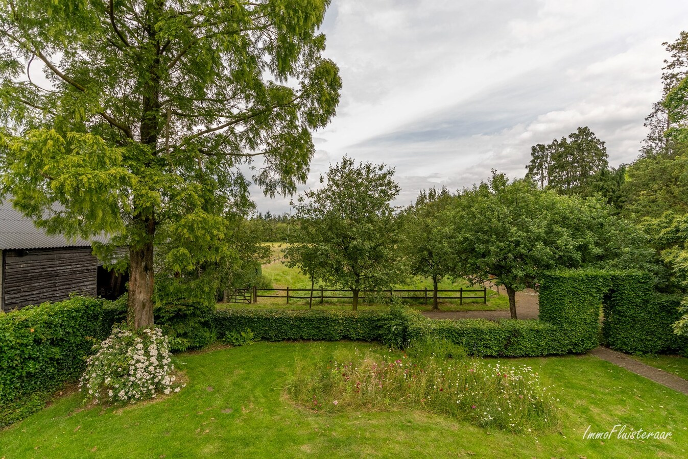 Maison de campagne authentique avec grand b&#226;timent de &#233;curie et des prairies sur environ 1 hectare &#224; Weelde (Optionnellement, possibilit&#233; d&#39;acheter une prairie d&#39;environ 1 hectare en plus) 