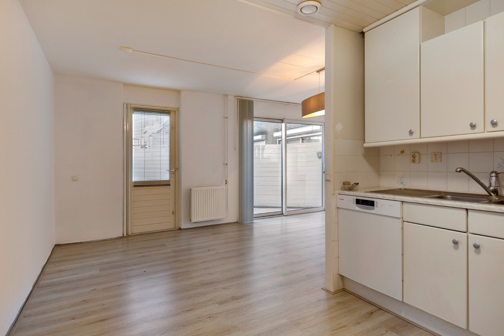 Royale hoek-eengezinswoning met 155 m&#178; wooncomfort en 5 kamers, riante tuin en dakterras. 
